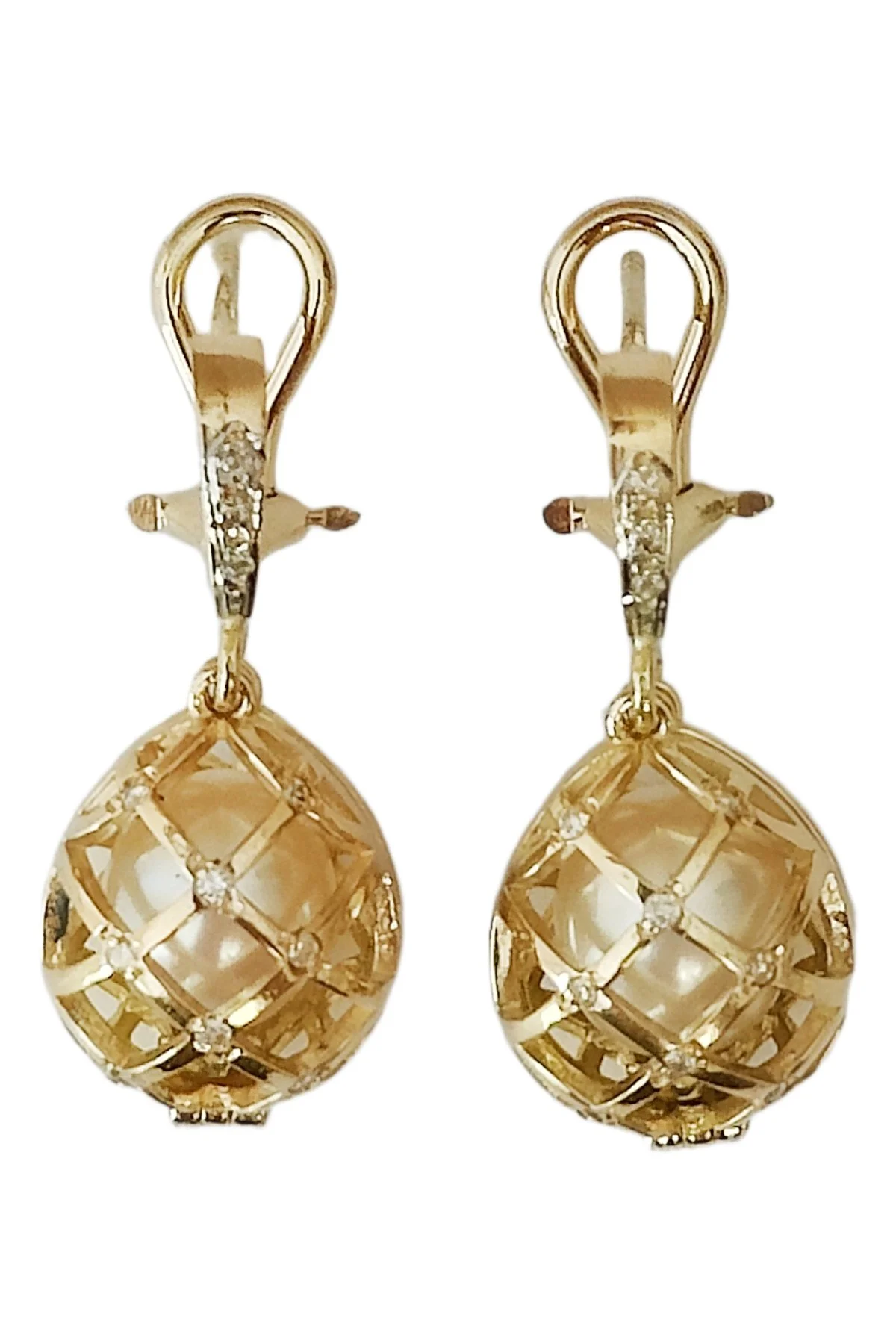 Lattice Pearl Earrings Yellow Gold by Theo Fabergé in pearls and 18-carat yellow gold.