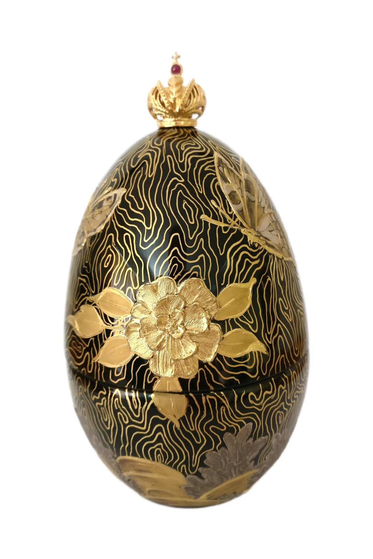 Ciselée egg creation by Theo Fabergé featuring intricate engraved metalwork and detailed gold craftsmanship.