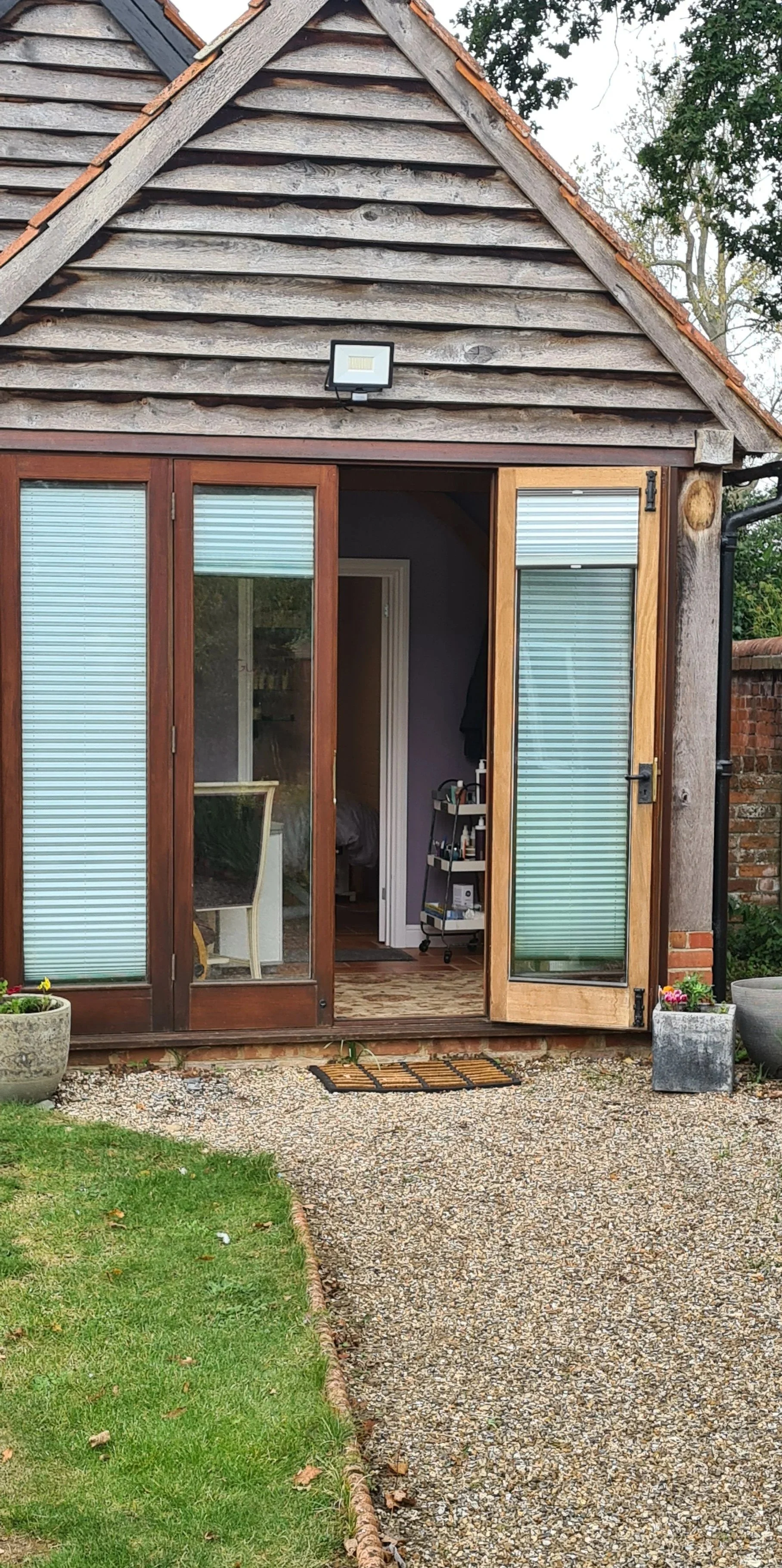 Garden room beauty salon at Puro Beauty, Turks Lane, Mortimer