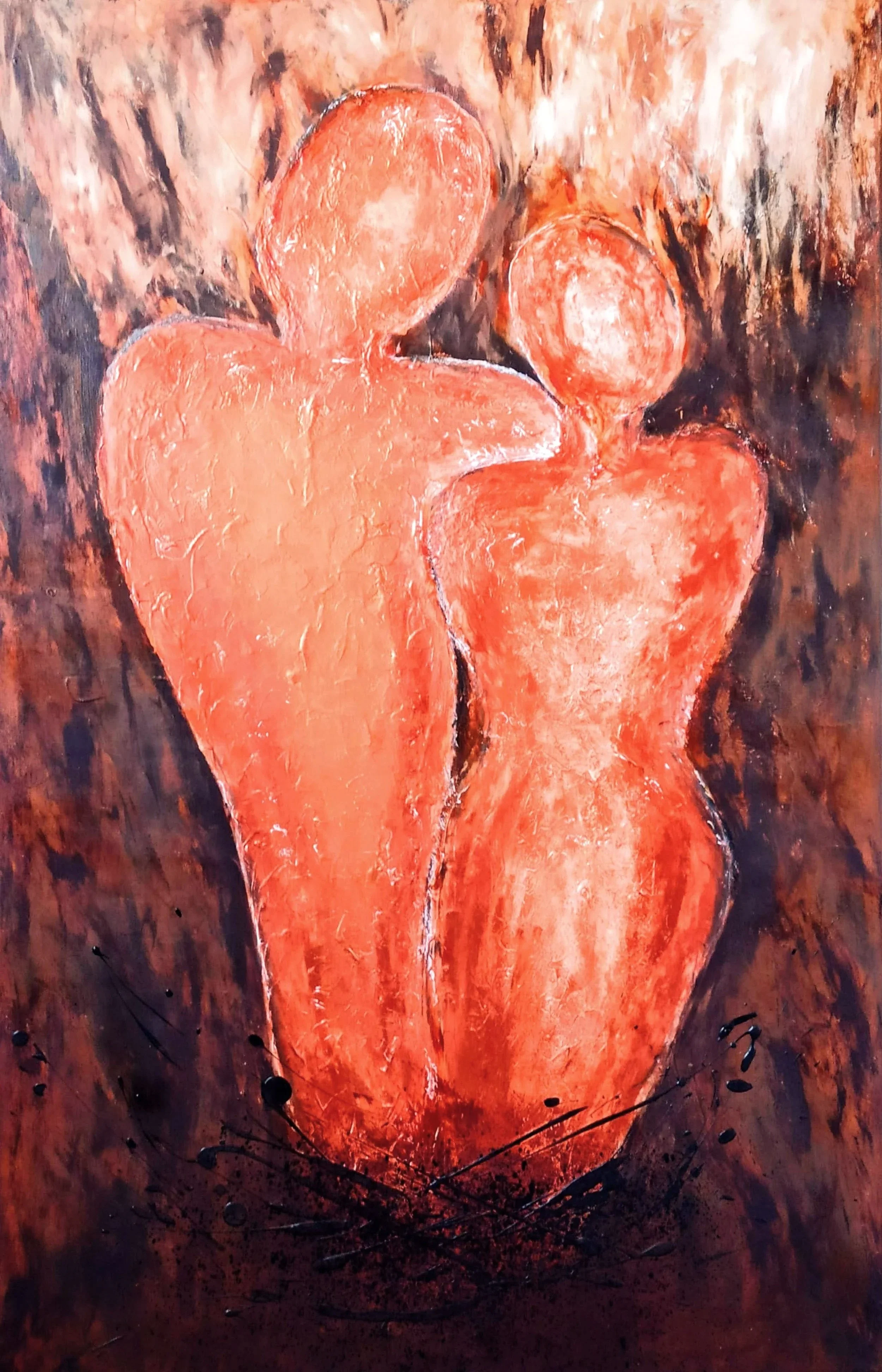 Abstrakte Darstellung zweier menschlicher Figuren, die sich umarmen, in warmen Orangetönen auf dunklem Hintergrund.