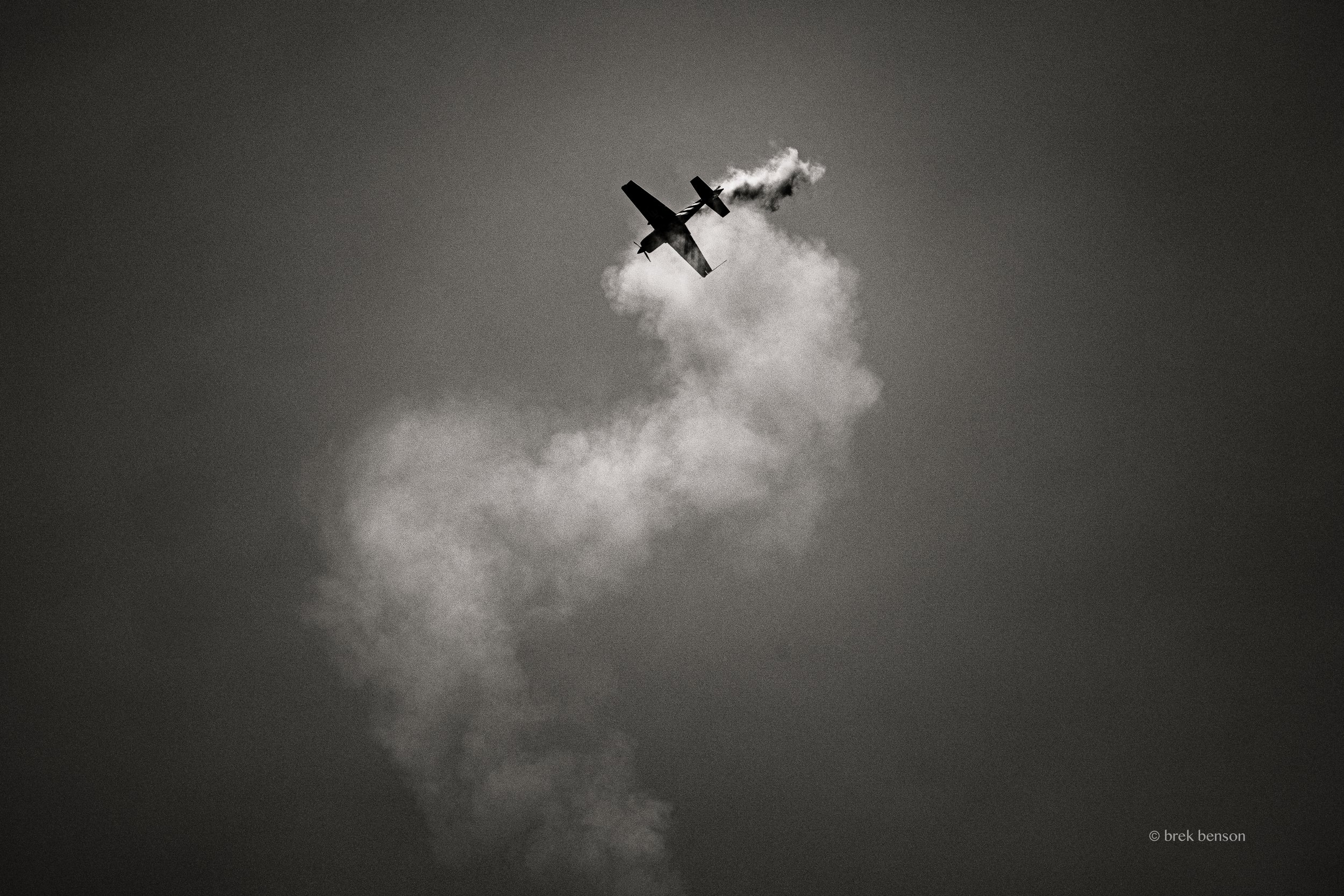 Airplane spiraling B&W 300dpi.jpg