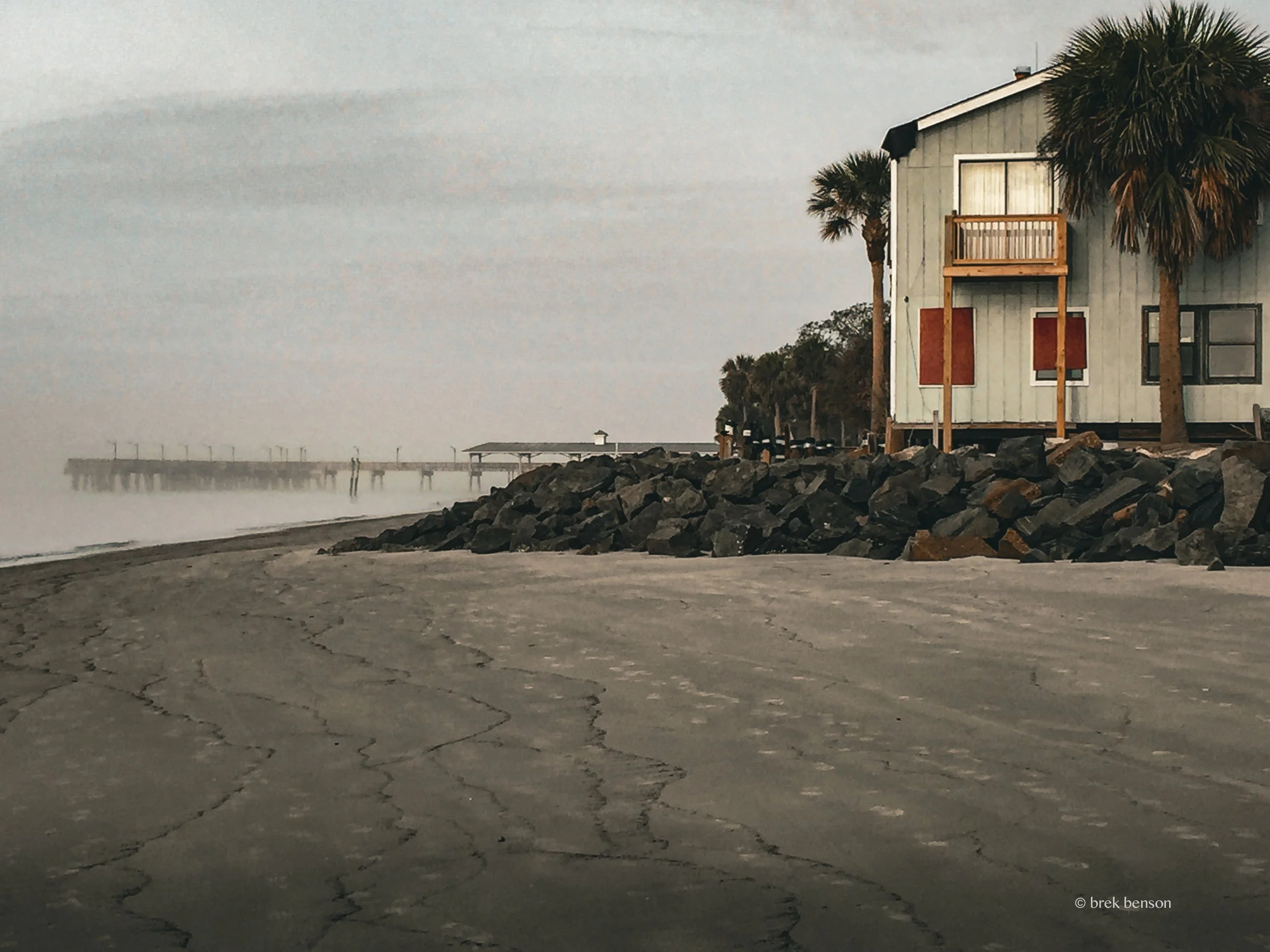 SSi Beach and pier 300dpi.jpg