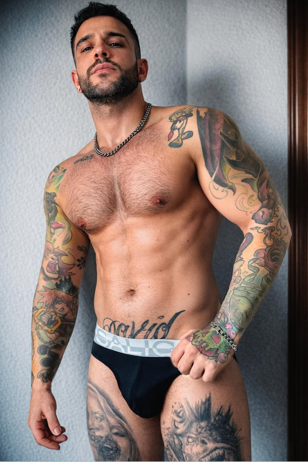 Monstersanz wears Saligia