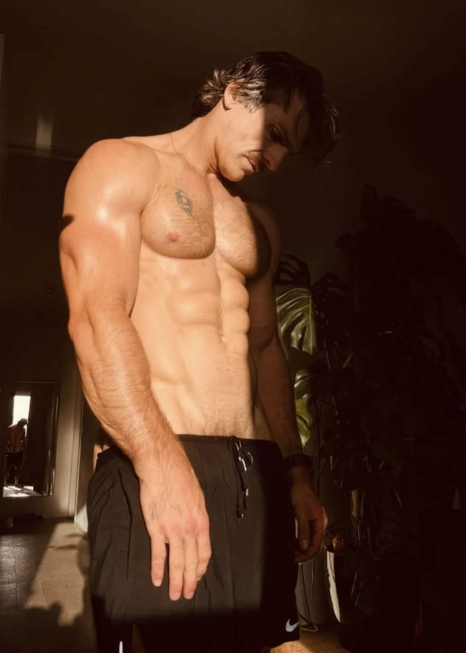 Niel on GayWoof