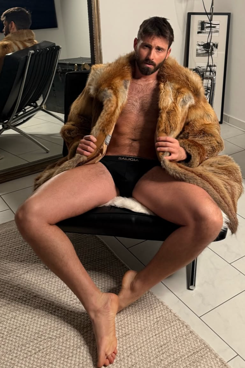 cumulonimbus_94 wears Saligia