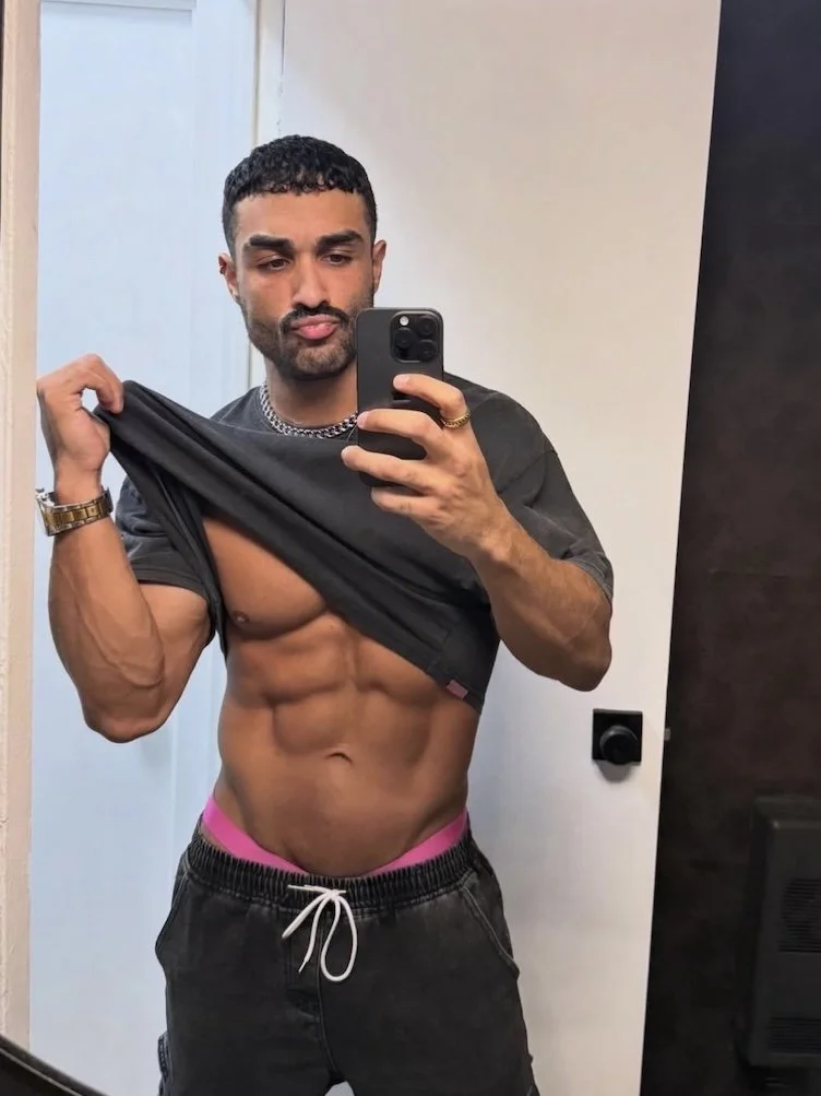 Diego Silva raising his shirt and showing his abs