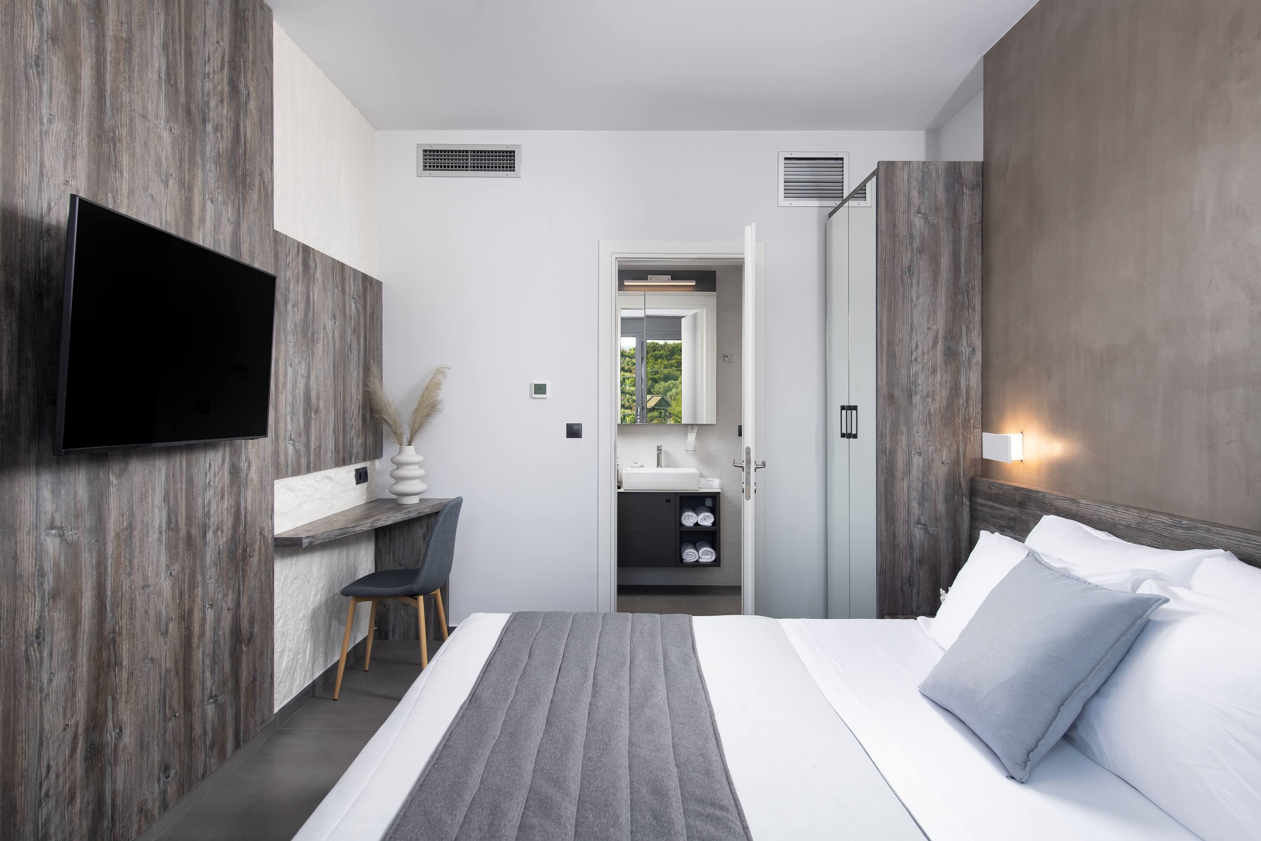 Horizon-Dream-Villas-Halkidiki-Sapphire-Villa bedroom-S-out-(7).jpg