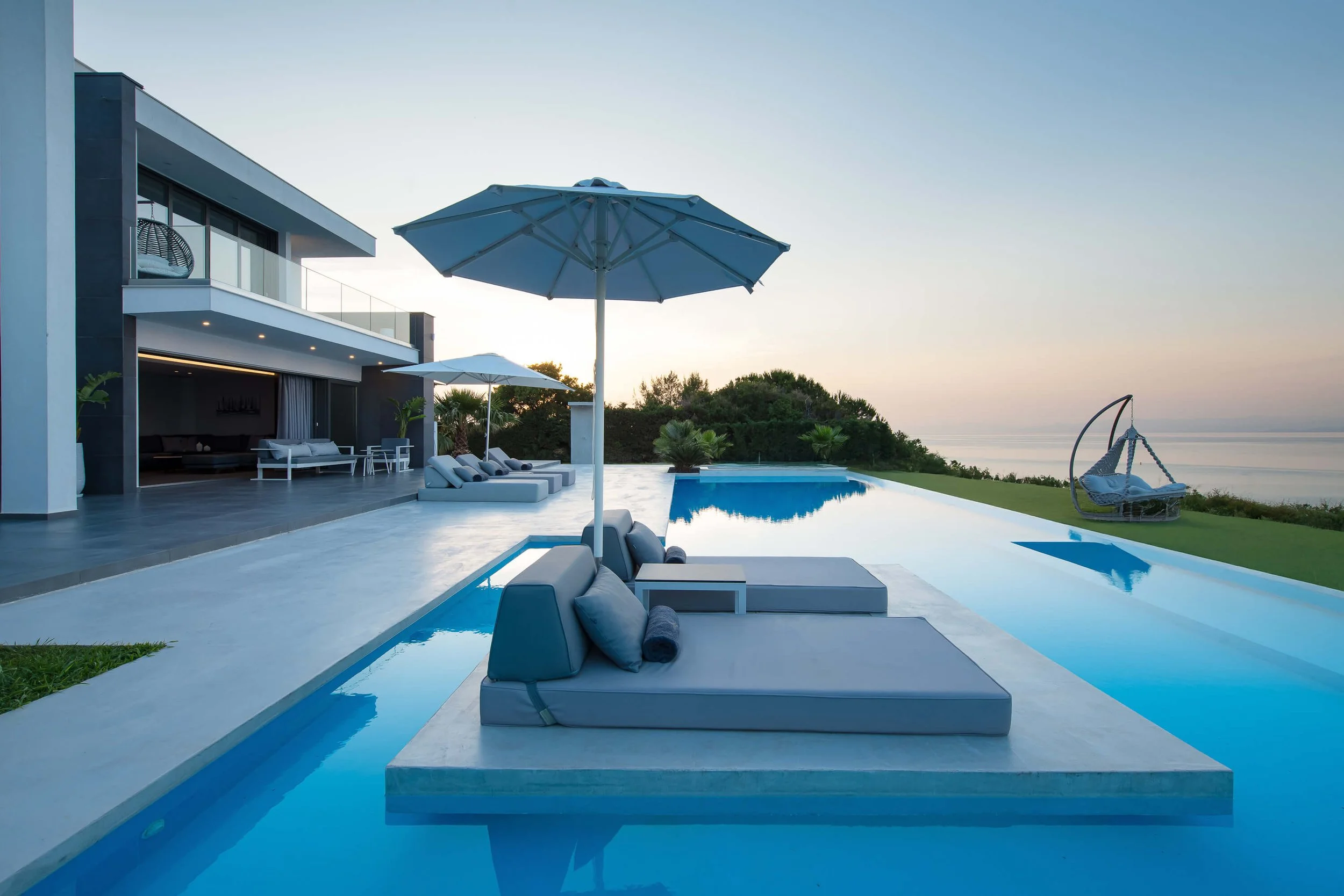 Horizon-Dream-Villas-Halkidiki-Antonio-Villa-Pool-and-Outside-area-(9).jpg
