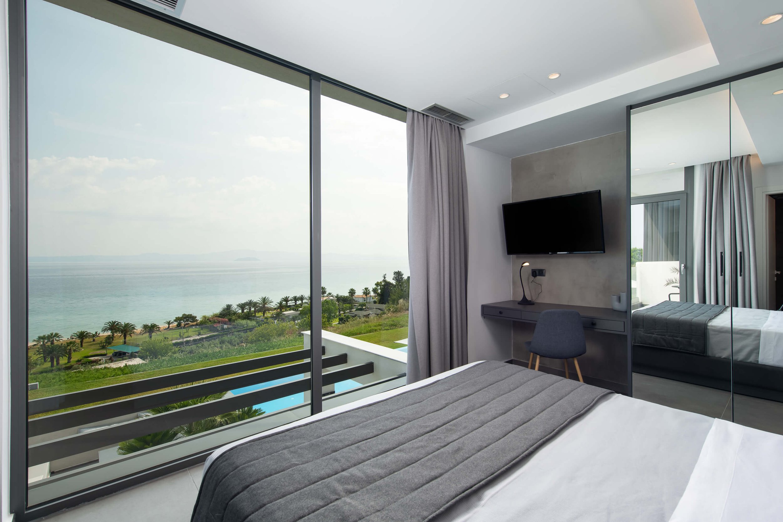 Luxurious bedroom in Sapphire Villa Halkidiki featuring rivate bathroom, king or queen-size bed and premium linen Kassandra, Hanioti