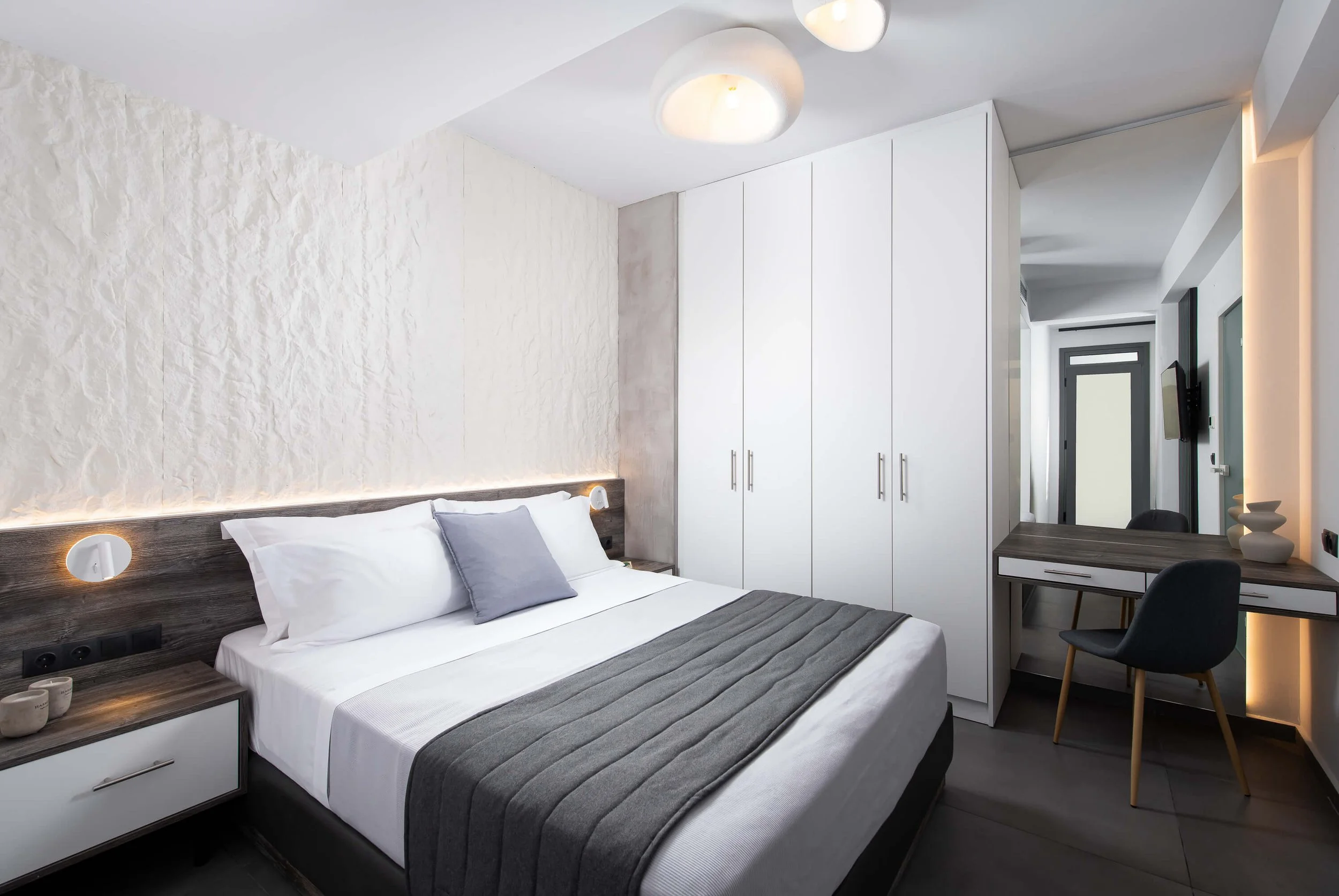 Horizon-Dream-Villas-Halkidiki- Sapphire-Villa-bedroom-L-out-(3).jpg