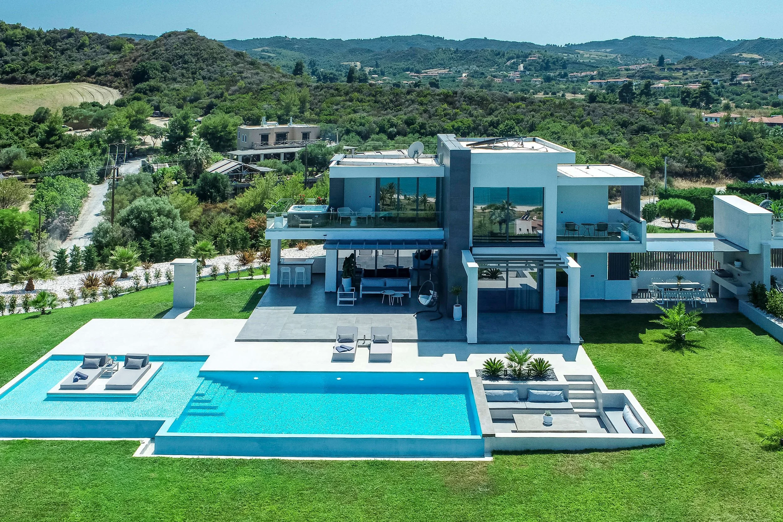 Sapphire Villa Halkidiki private infinity pool and luxurious outdoor area with sea views- Kassandra, Haniotis