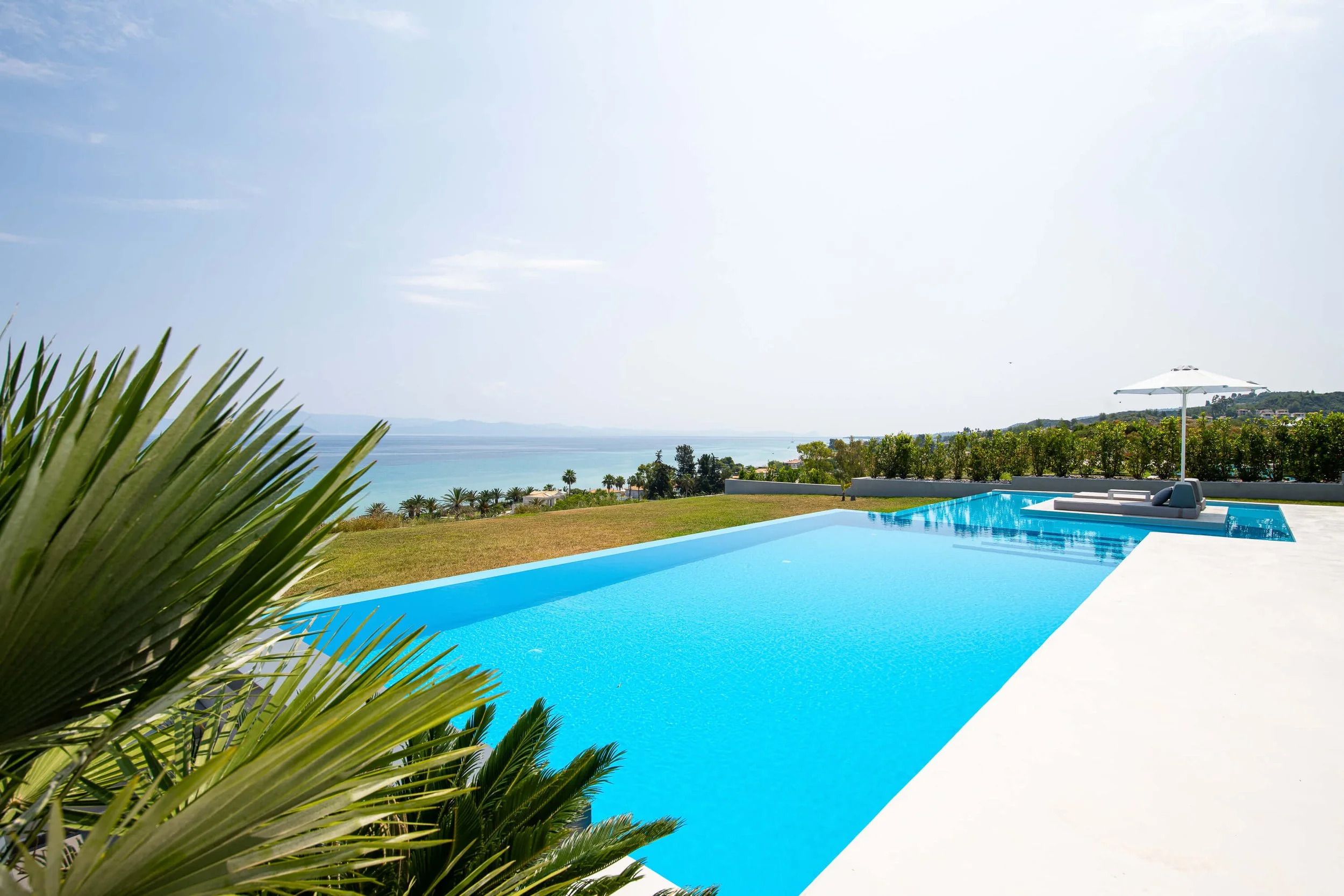 Horizon-Dream-Villas-Halkidiki-Sapphire-Villa-Pool-and-outside area-(16).jpg