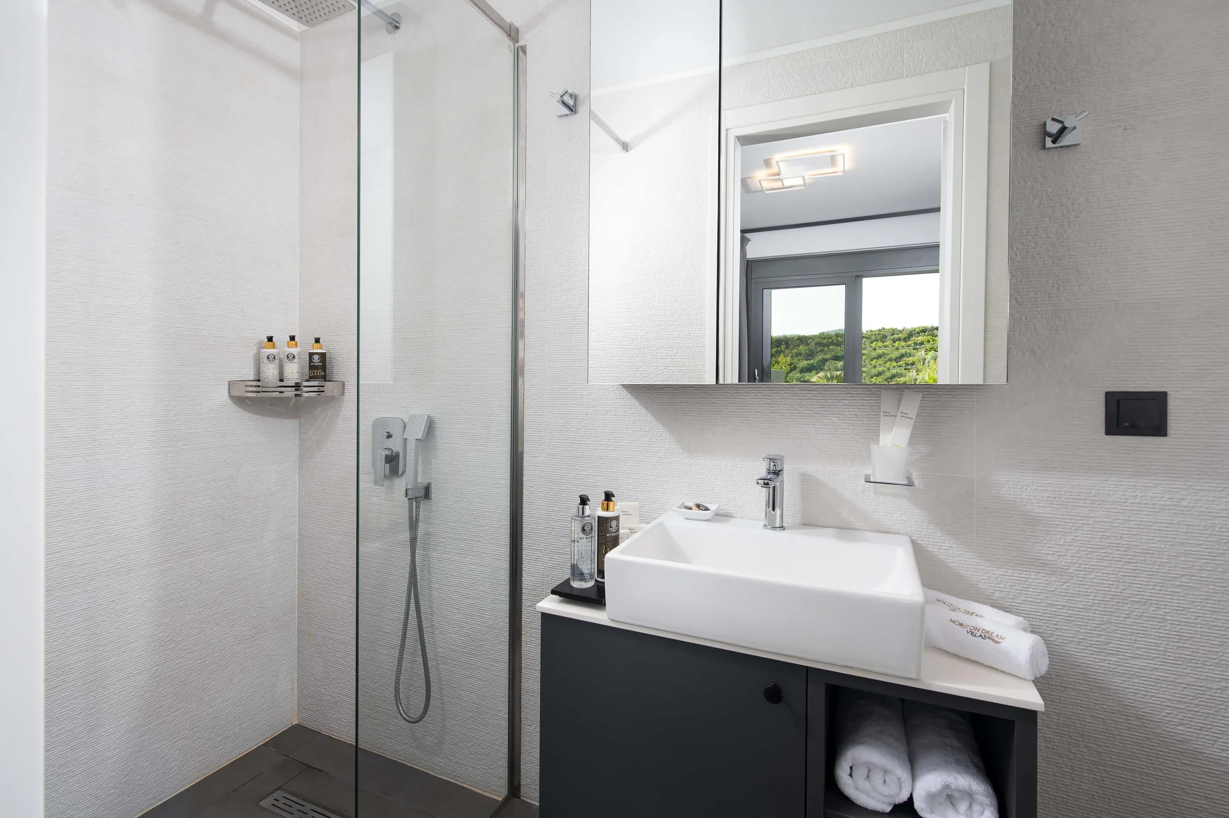 Horizon-Dream-Villas-Halkidiki-Sapphire-Villa bedroom-S-out-(3).jpg