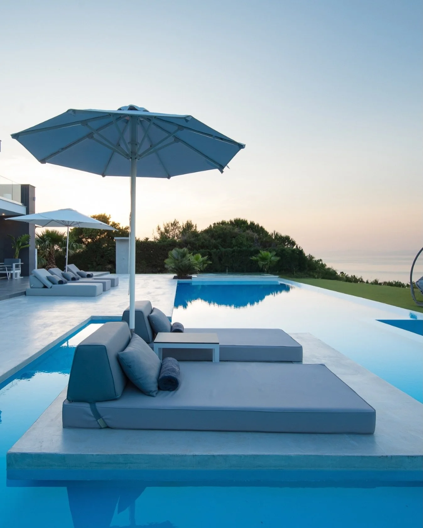 Where the horizon meets perfect stillness.
👉 Secure your dates early.

#HorizonDreamVillas #SeaViewPool #LuxuryTravelGreece #VillaLife