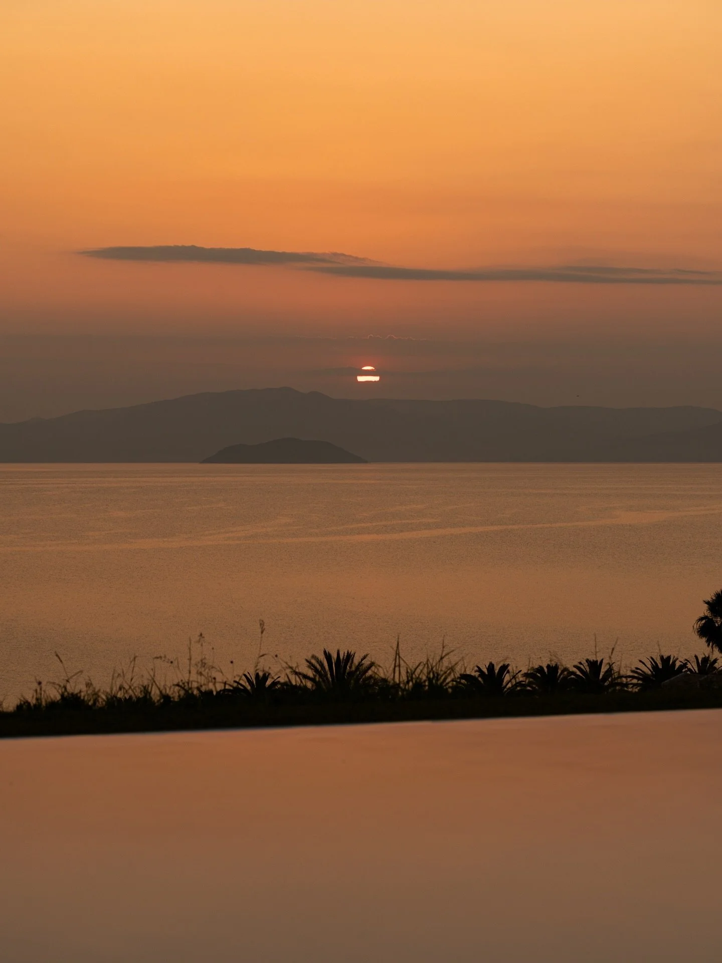 Morning light arrives gently here. Reserve your summer mornings early. 🧡

#HorizonDreamVillas #SunriseViews #GreekSummer #EarlyBooking