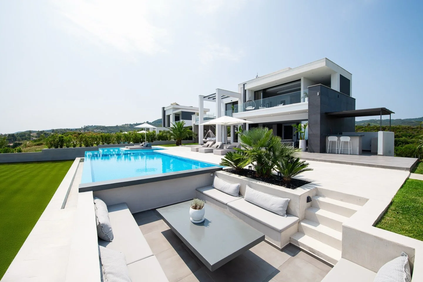 A horizon worth choosing in advance. Reserve your stay early!

#HorizonDreamVillas #LuxuryTravelGreece #HalkidikiVillas #VillaLife