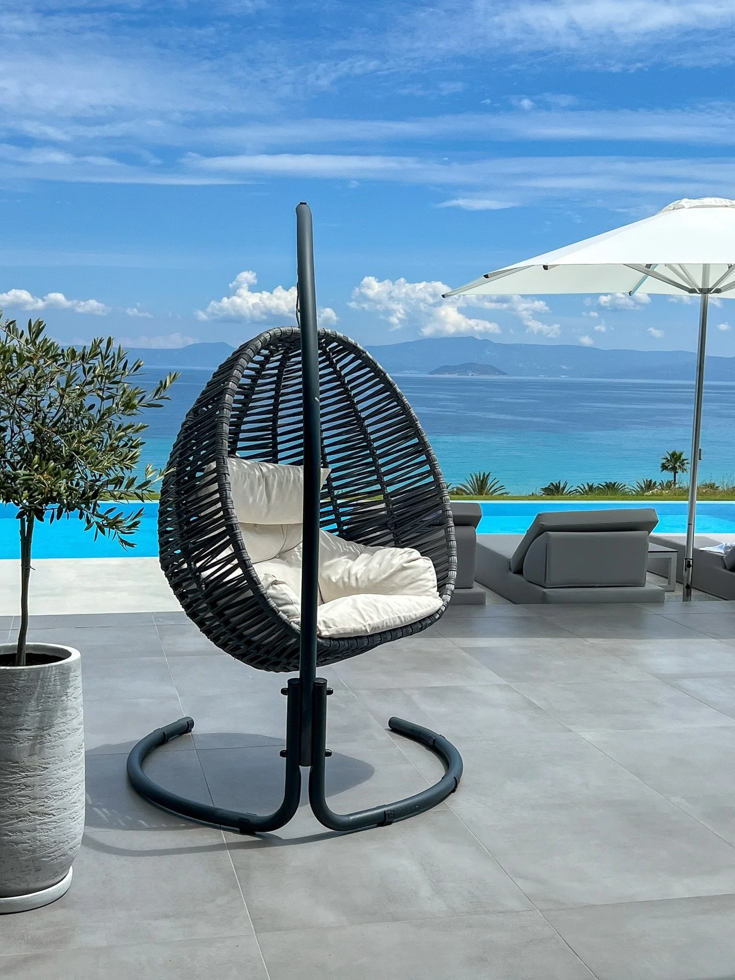 Your place in the sun is still here &mdash; for now. Book your Horizon stay today.

#HorizonDreamVillas #SeaViewVillas #GreekSummer #BookNow