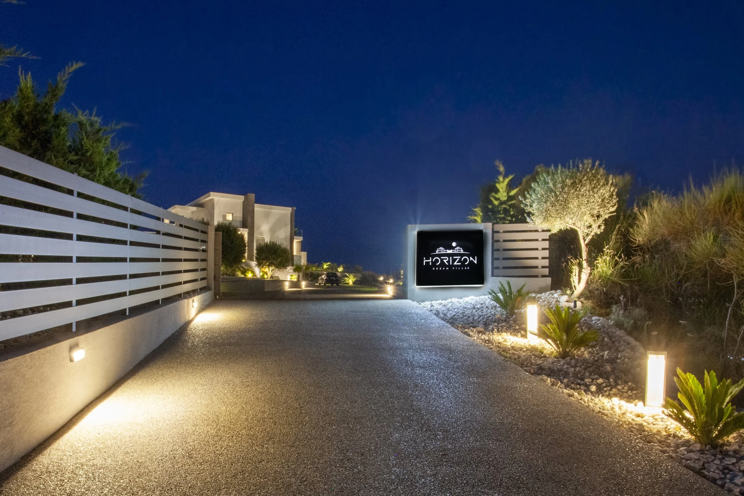 Horizon Dream Villas-Halkidiki- Sapphire Villa parking area (2).jpg