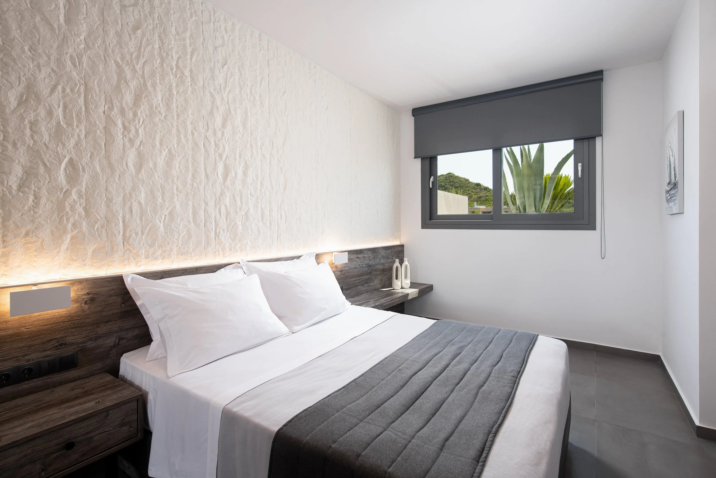 Horizon Dream Villas-Halkidiki Sapphire Villa bedroom in down (1).jpg