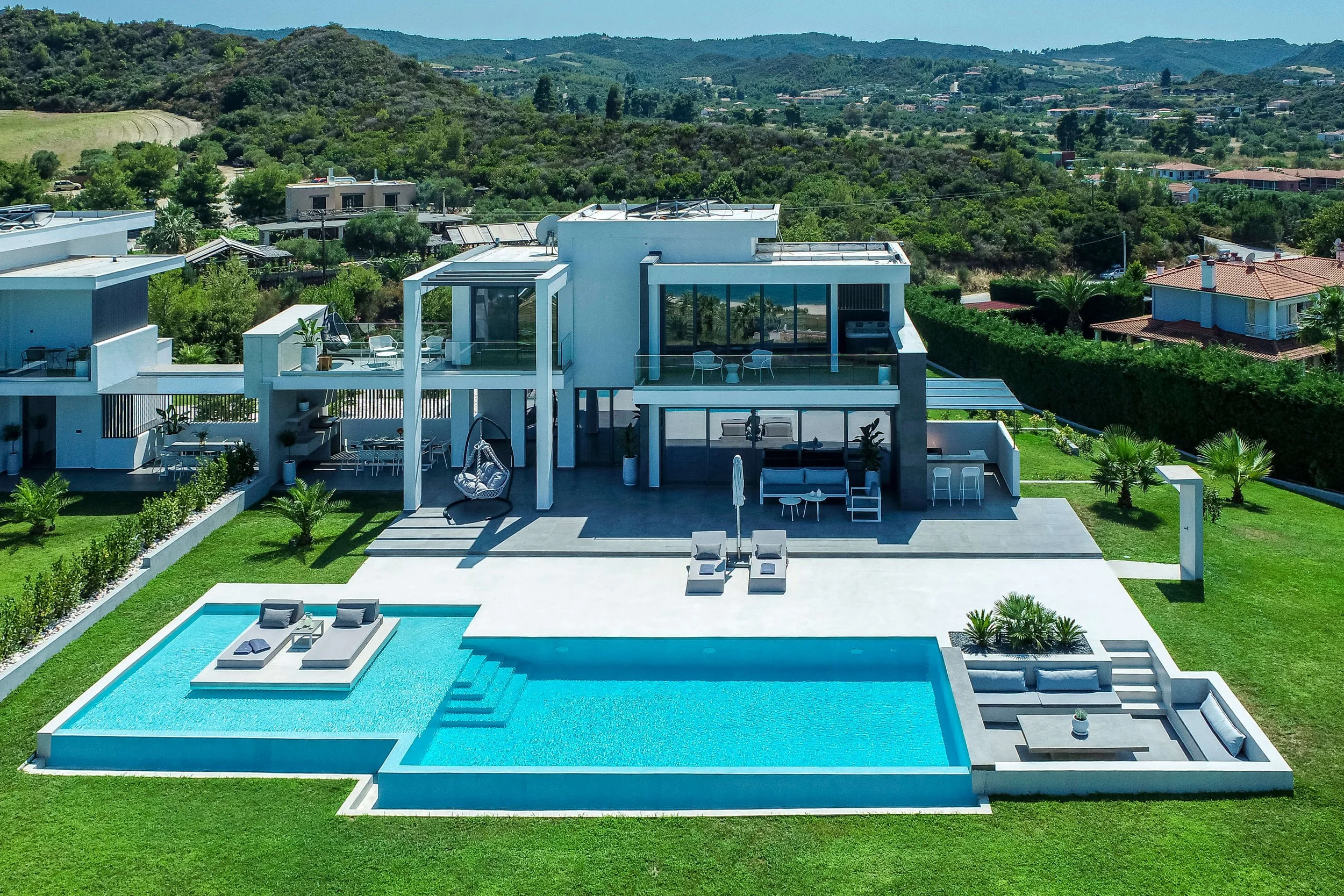 Horizon-Dream-Villas-Halkidiki-Antonio-Villa-Pool-and-Outside-area-(8).jpg