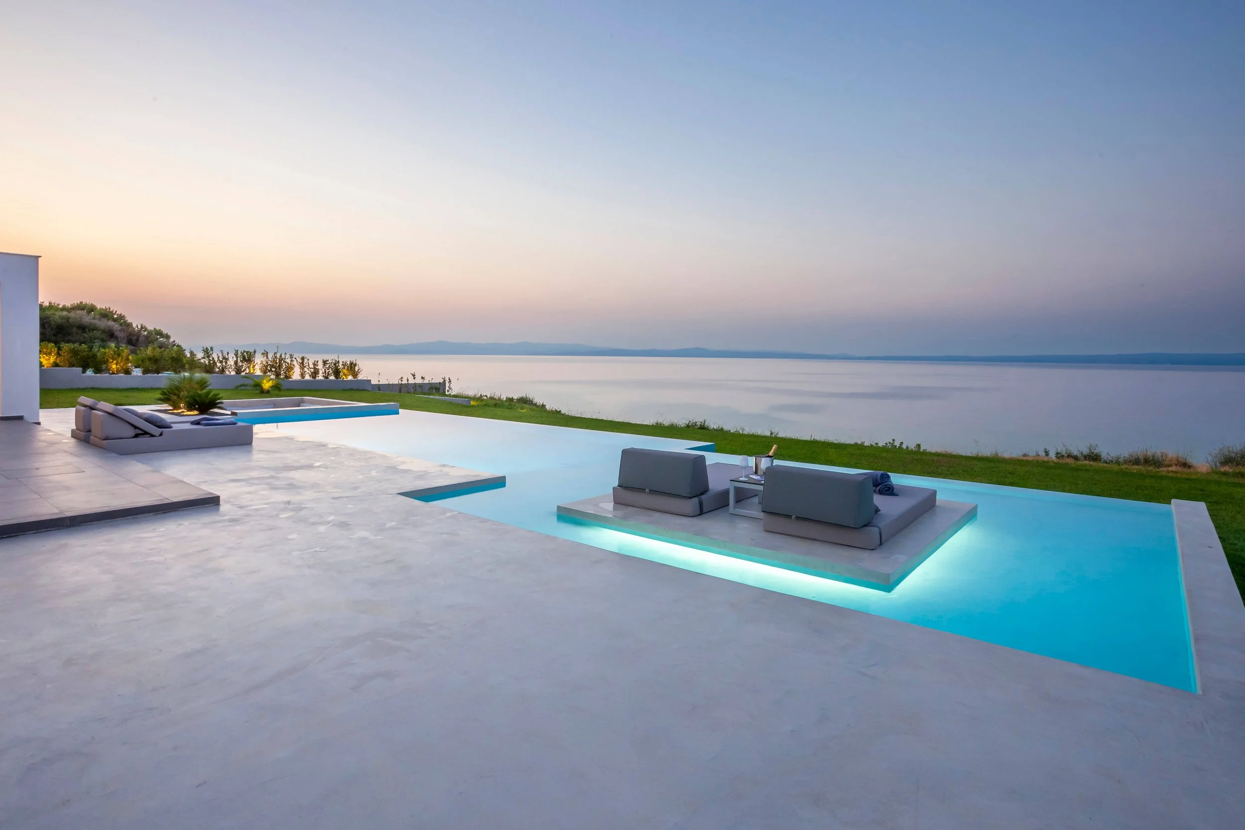 Horizon-Dream-Villas-Halkidiki-Sapphire-Villa-Pool-and-outside area-(9).jpg