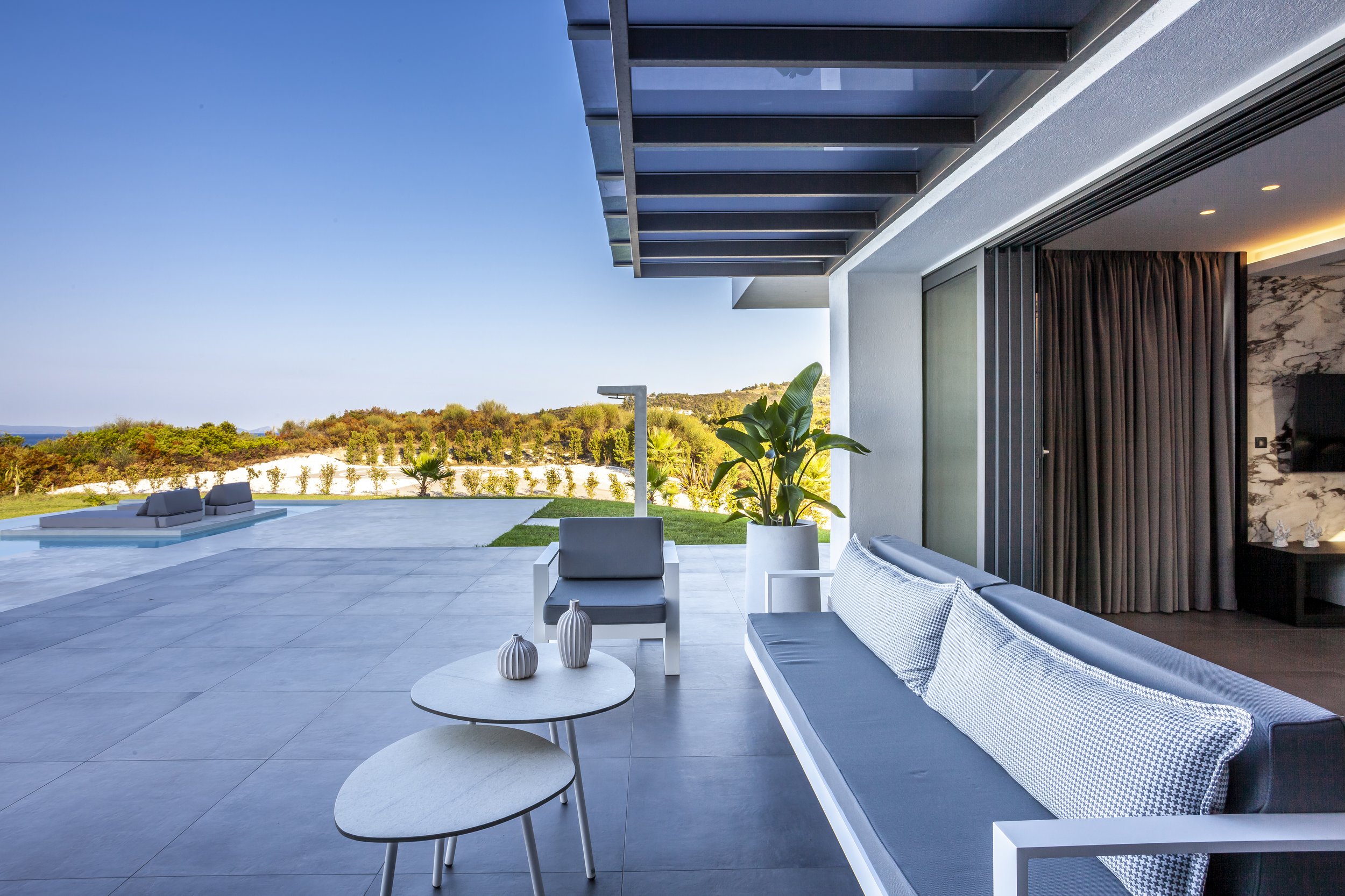 Horizon Dream Villas-Halkidiki- Sapphire Villa Pool and outside area (3).jpg