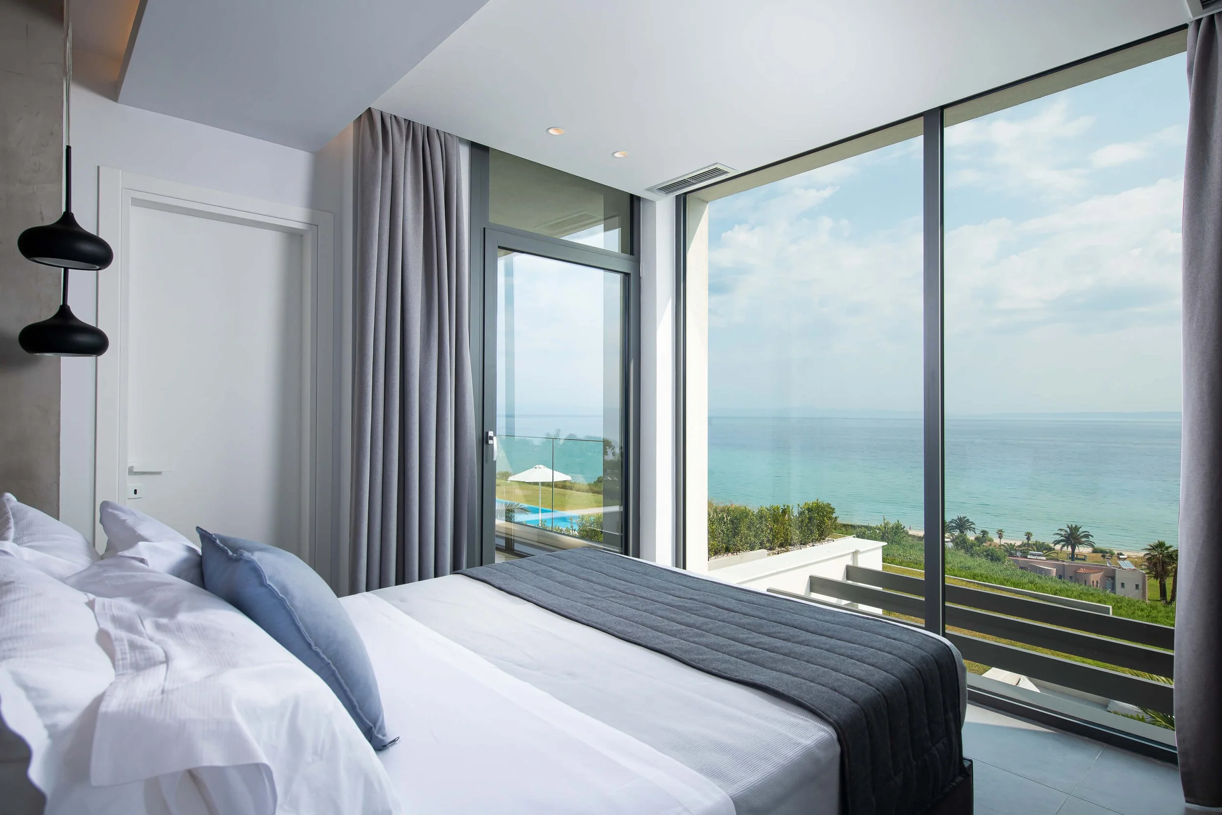 Luxurious bedroom in Sapphire Villa Halkidiki featuring rivate bathroom, king or queen-size bed and premium linen Kassandra, Hanioti