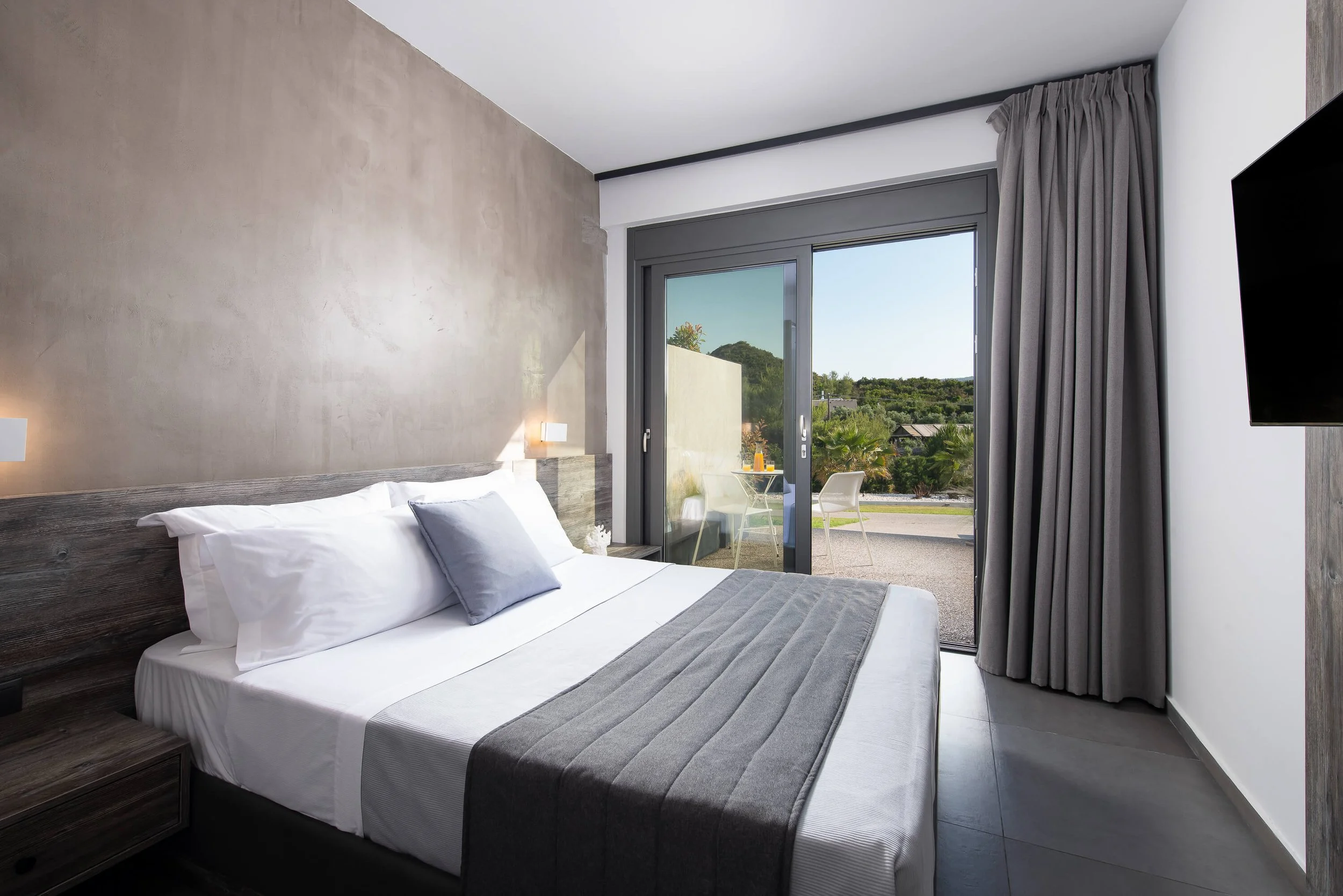 Horizon-Dream-Villas-Halkidiki-Sapphire-Villa bedroom-S-out-(4).jpg