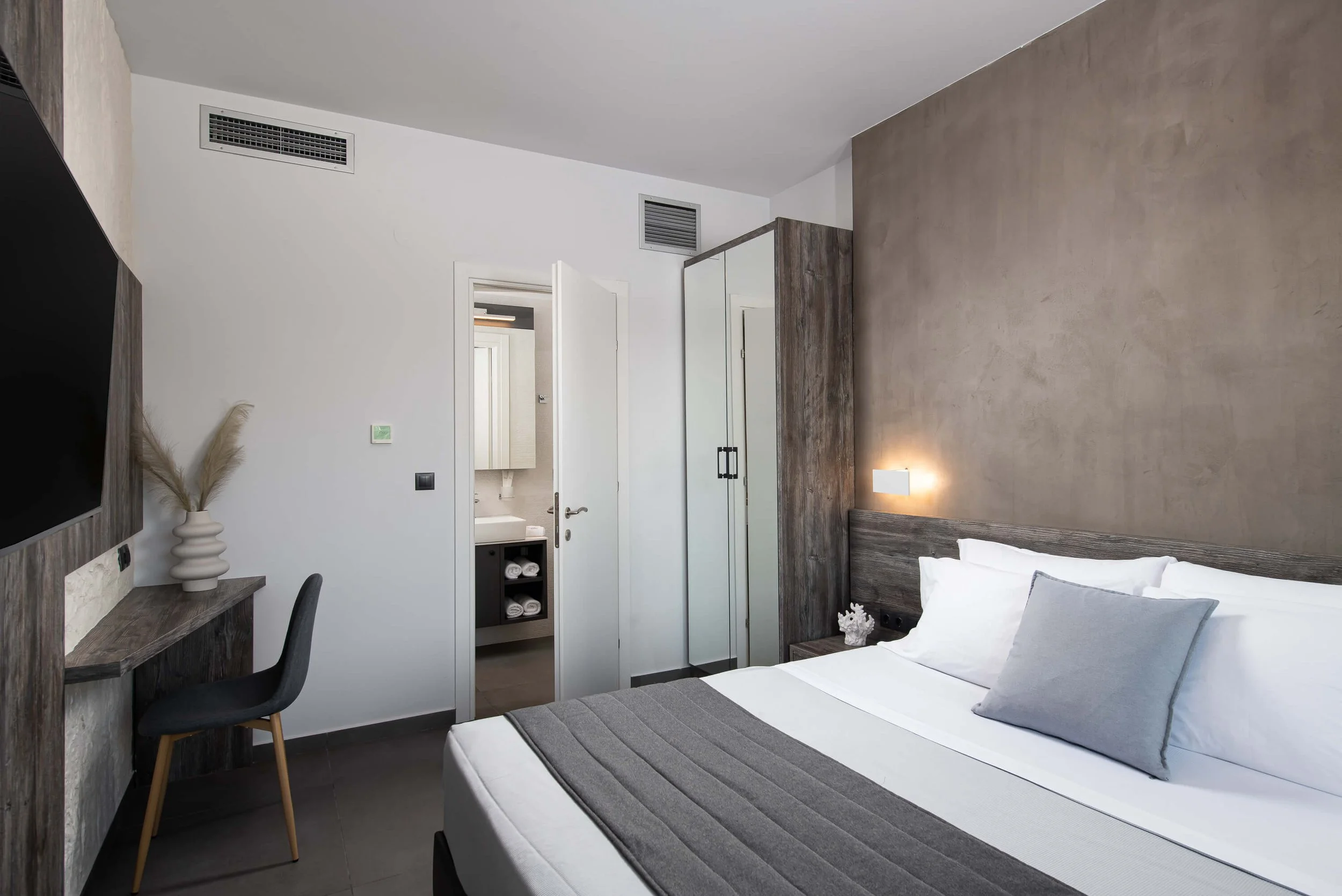 Horizon-Dream-Villas-Halkidiki-Sapphire-Villa bedroom-S-out-(8).jpg