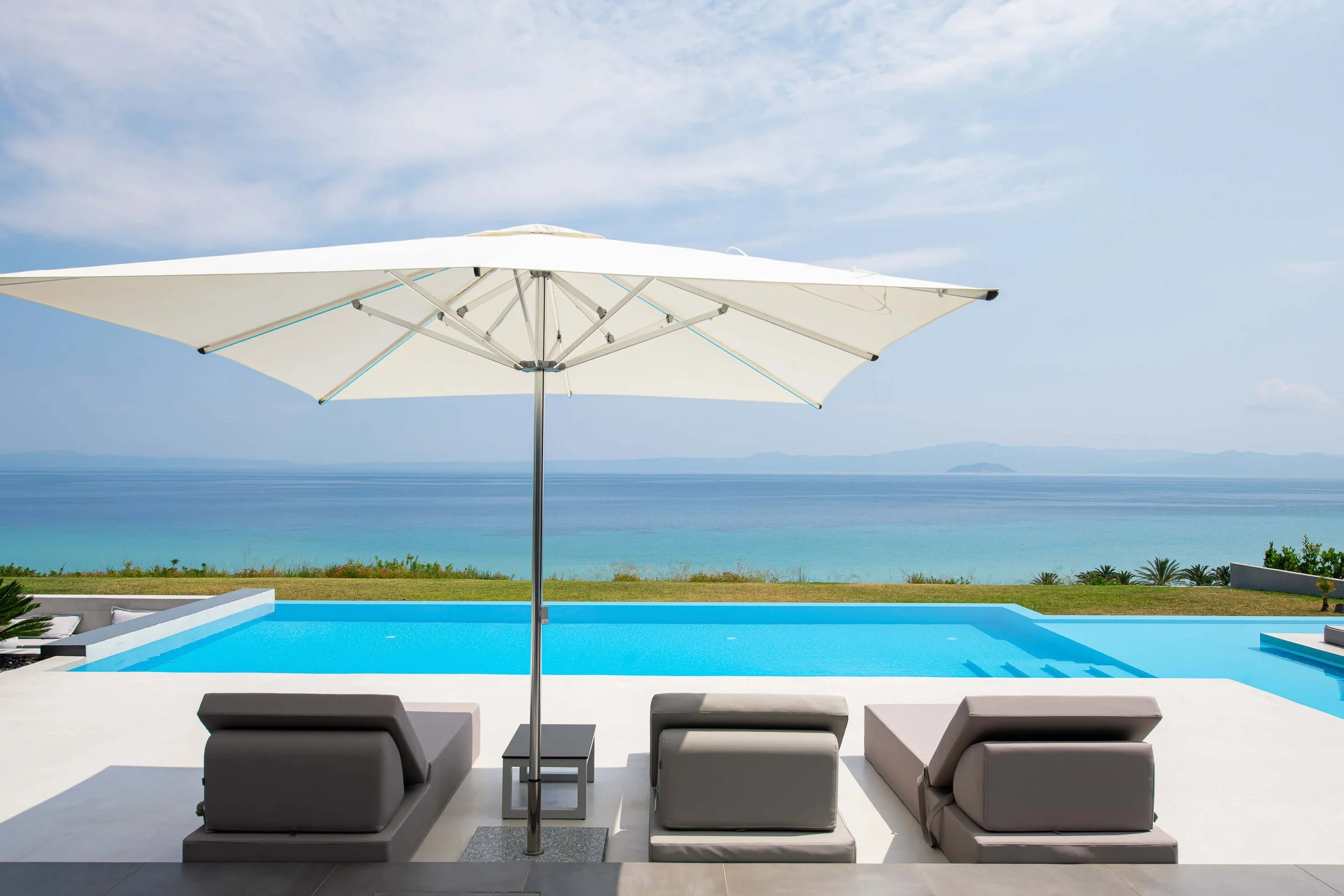 Horizon-Dream-Villas-Halkidiki-Sapphire-Villa-Pool-and-outside area-(17).jpg