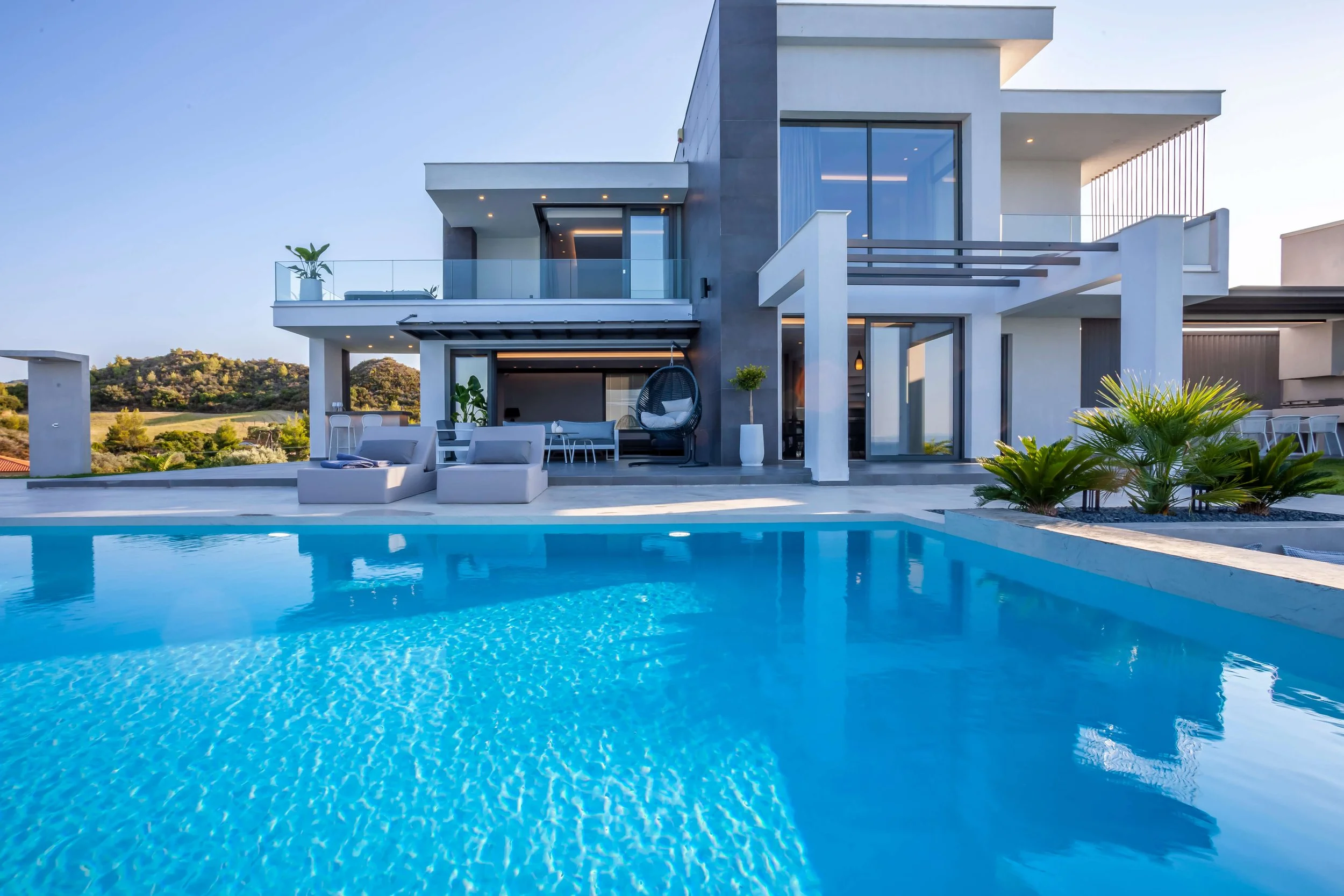 Horizon-Dream-Villas-Halkidiki-Sapphire-Villa-Pool-and-outside area-(4).jpg