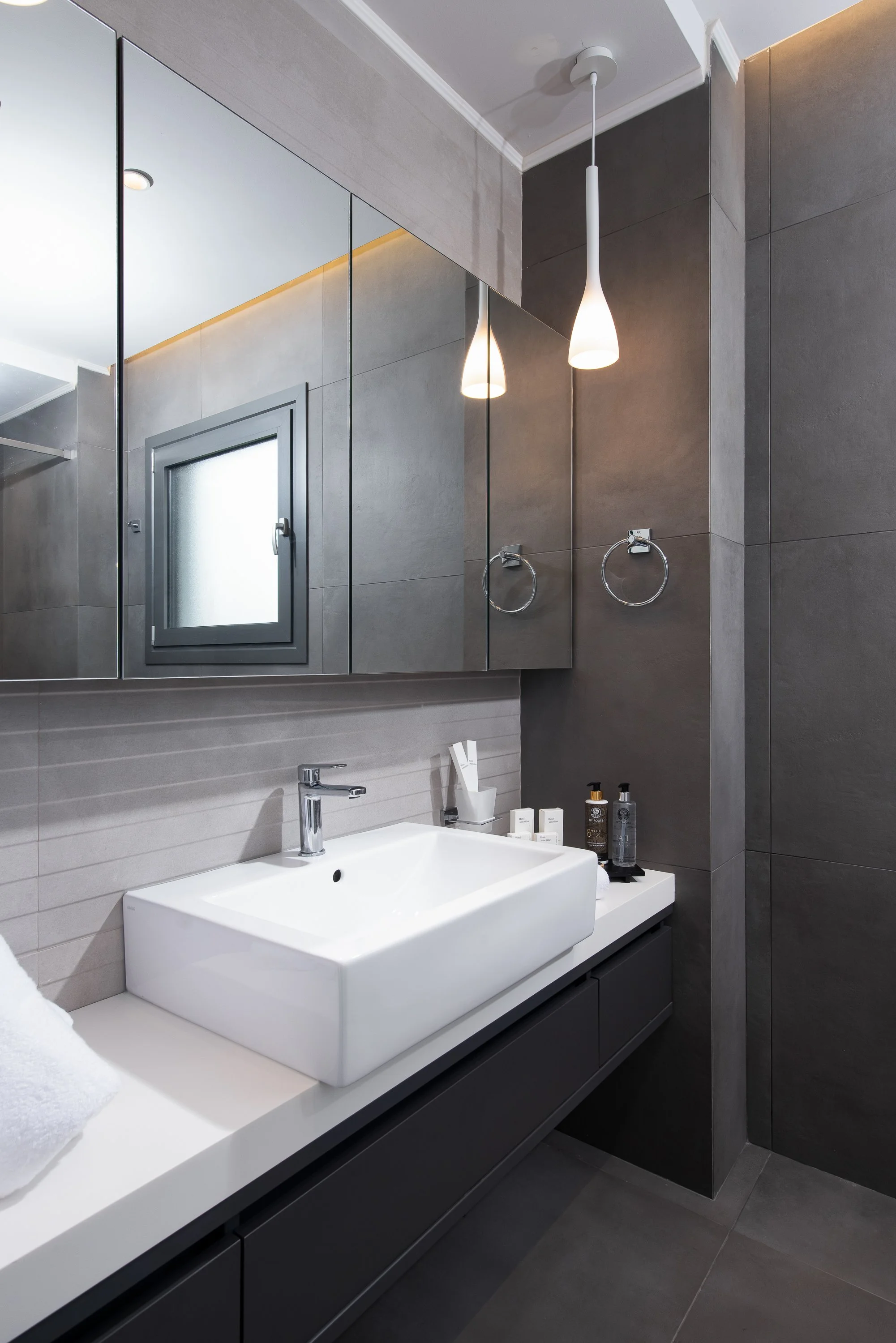 Horizon Dream Villas-Halkidiki Sapphire Villa bedroom L up (2).jpg