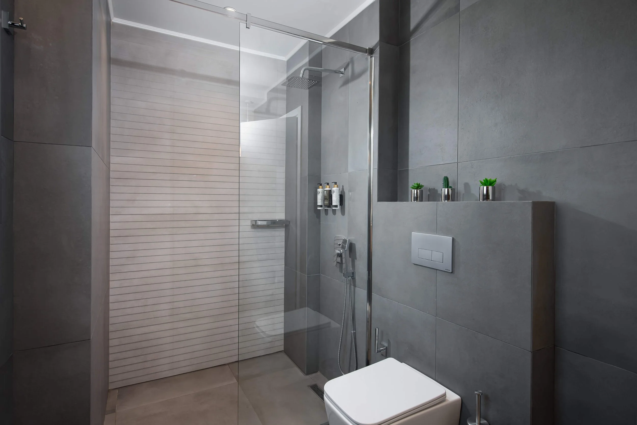 Luxurious bedroom in Sapphire Villa Halkidiki featuring rivate bathroom, king or queen-size bed and premium linen Kassandra, Hanioti