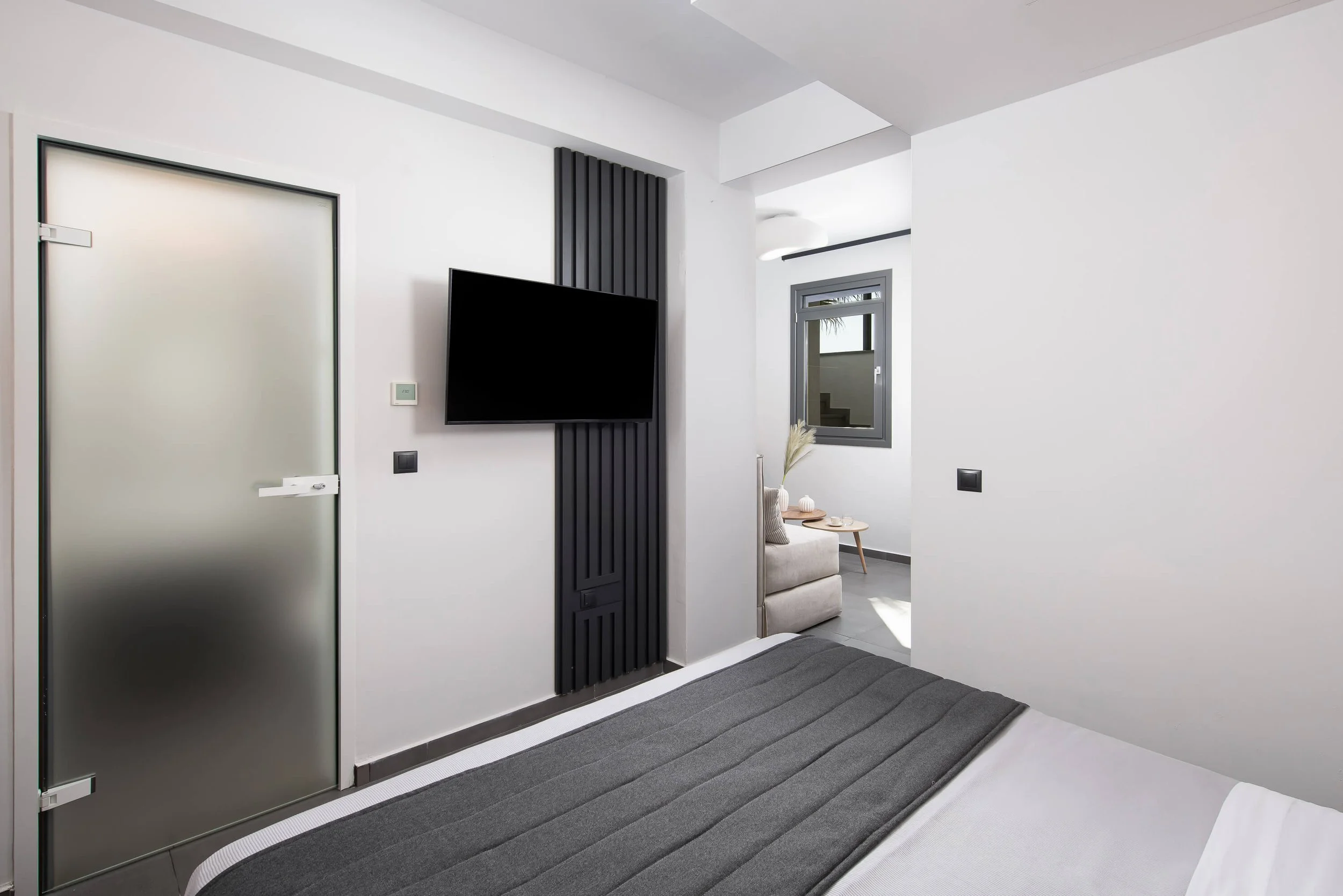 Horizon-Dream-Villas-Halkidiki- Sapphire-Villa-bedroom-L-out-(2).jpg