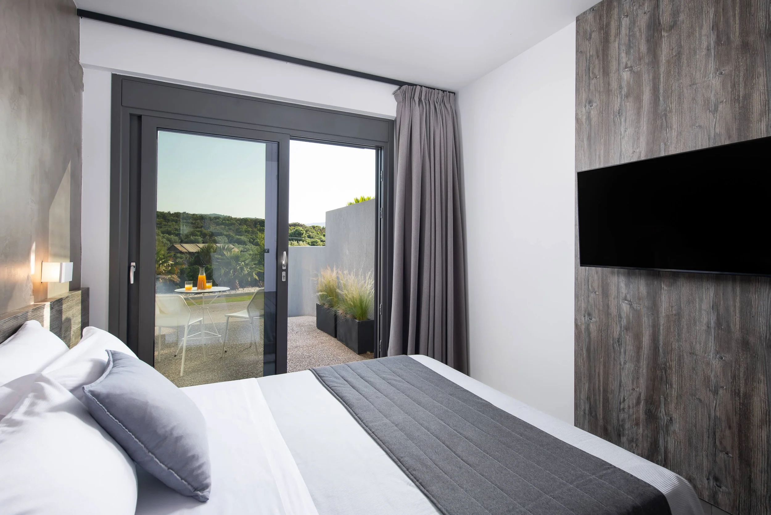 Horizon-Dream-Villas-Halkidiki-Sapphire-Villa bedroom-S-out-(6).jpg