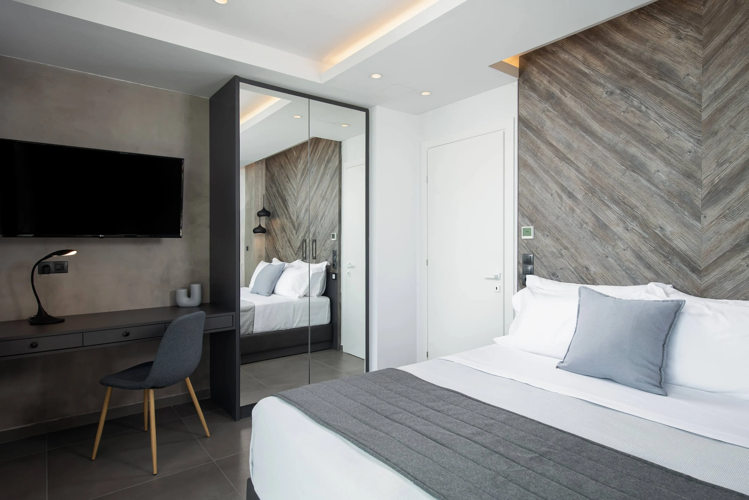 Luxurious bedroom in Sapphire Villa Halkidiki featuring rivate bathroom, king or queen-size bed and premium linen Kassandra, Hanioti