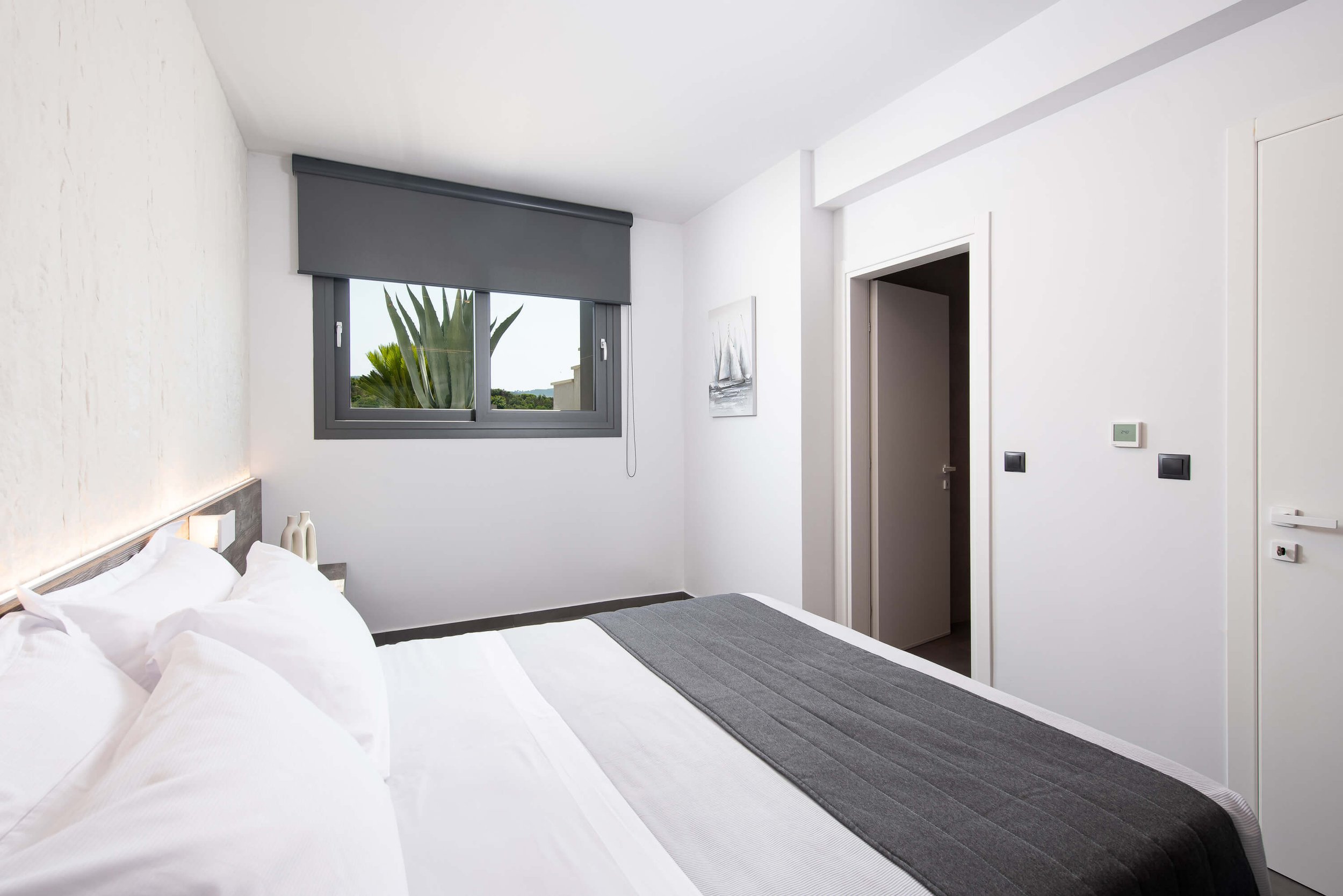 Luxurious bedroom in Sapphire Villa Halkidiki featuring rivate bathroom, king or queen-size bed and premium linen Kassandra, Hanioti