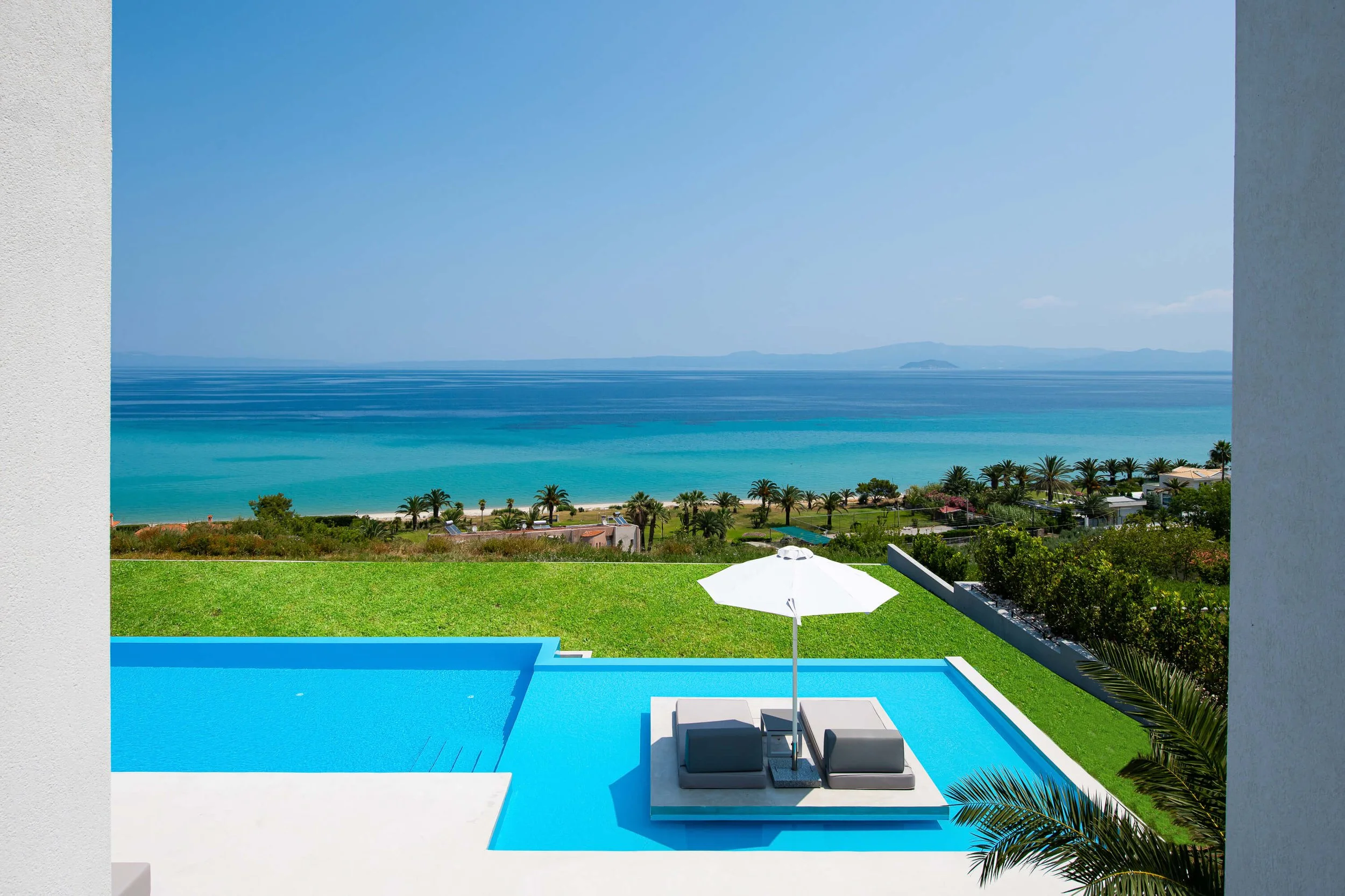 Horizon-Dream-Villas-Halkidiki-Antonio-Villa-Pool-and-Outside-area-(17).jpg