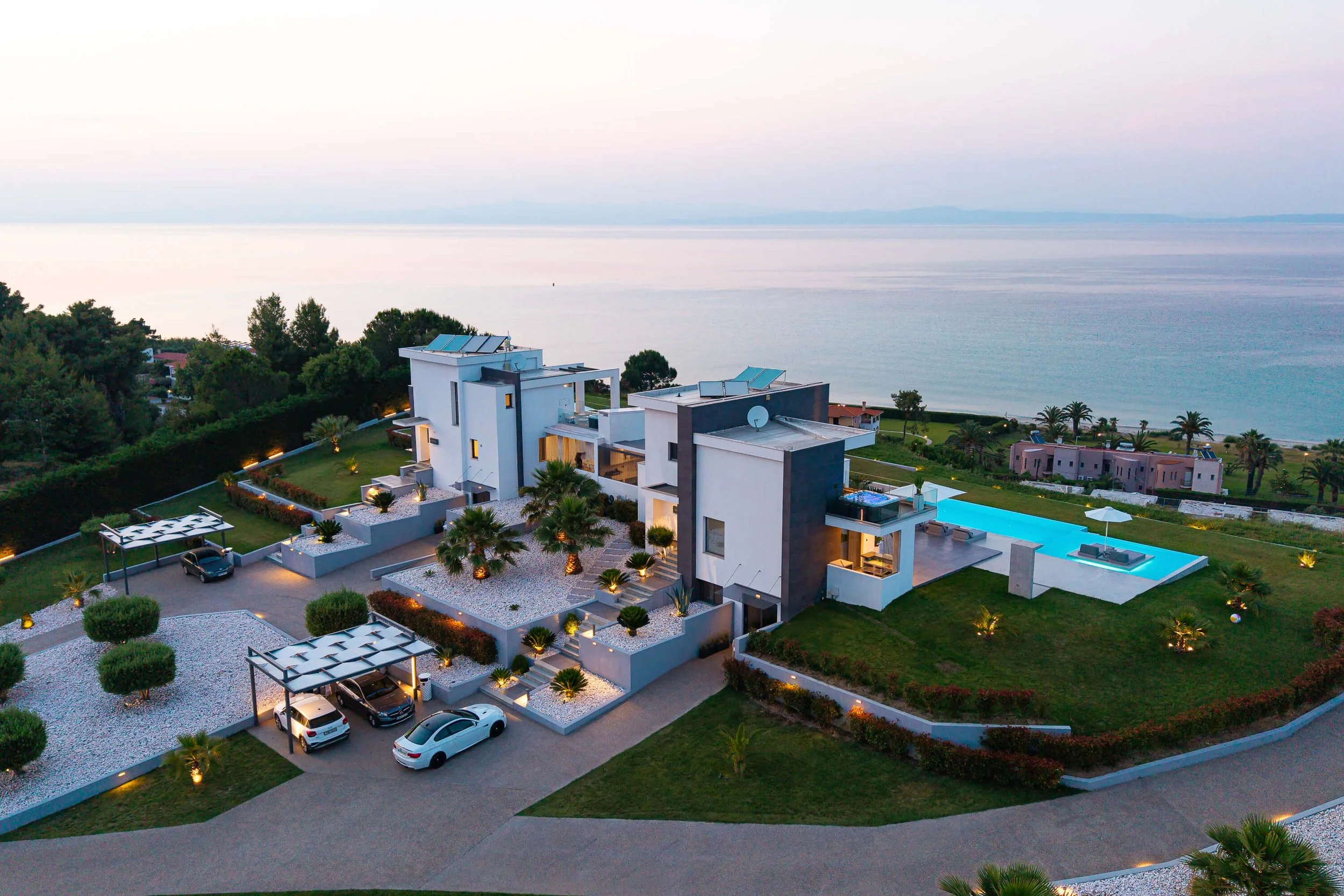 Horizon-Dream-Villas-Halkidiki-Sapphire-Villa-parking-area-(3).jpg