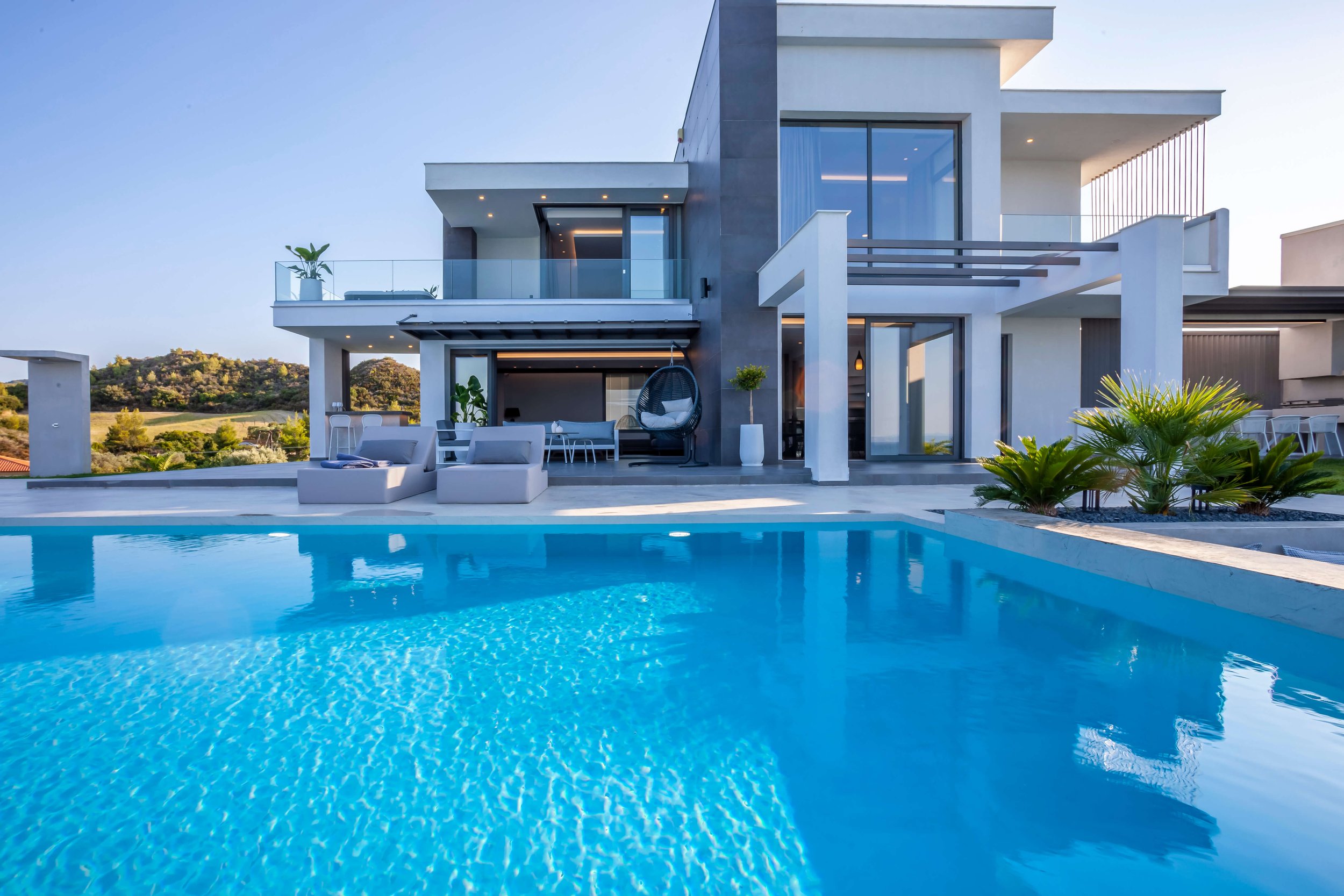 Sapphire Villa Halkidiki private infinity pool and luxurious outdoor area with sea views- Kassandra, Haniotis