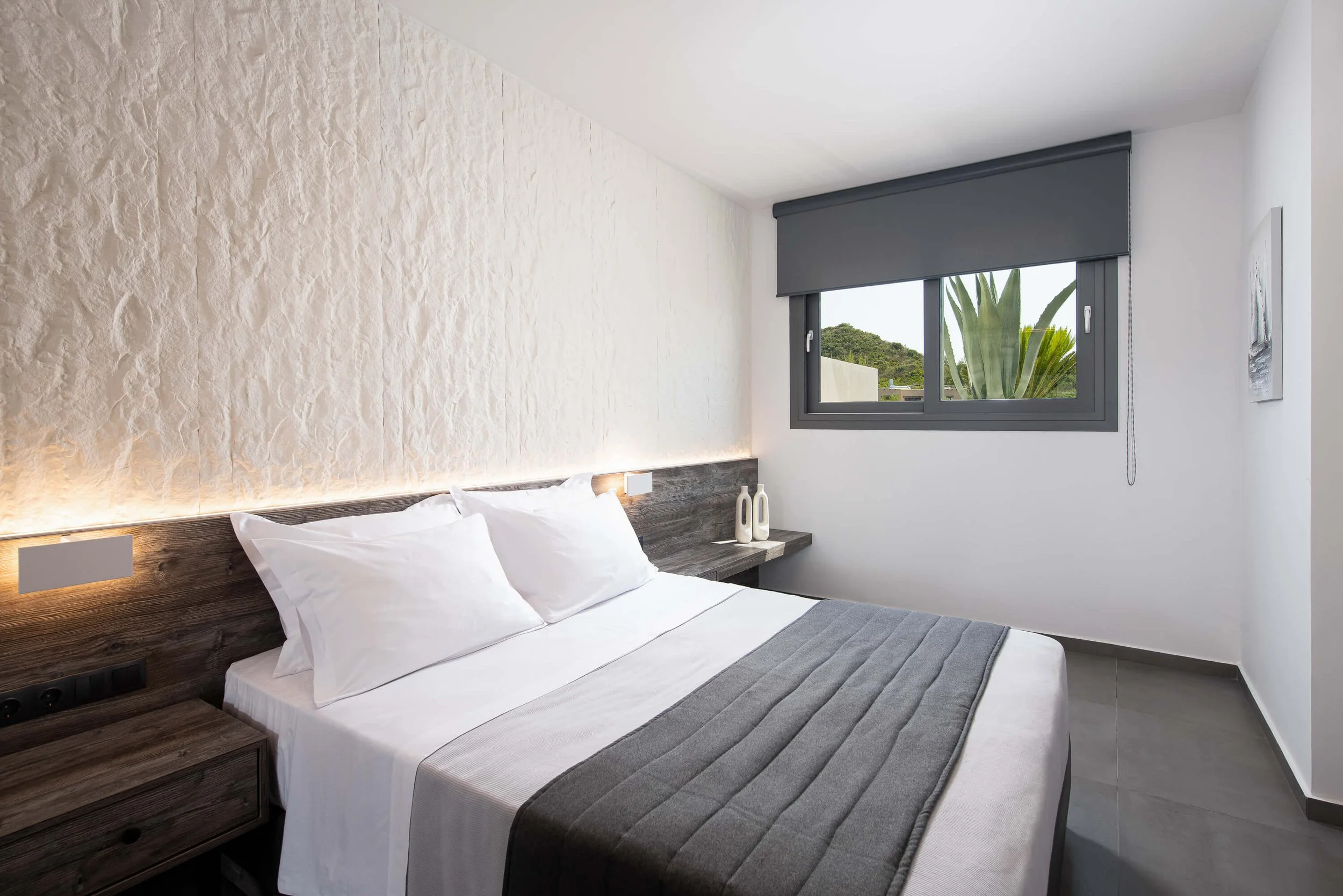 Luxurious bedroom in Sapphire Villa Halkidiki featuring rivate bathroom, king or queen-size bed and premium linen Kassandra, Hanioti