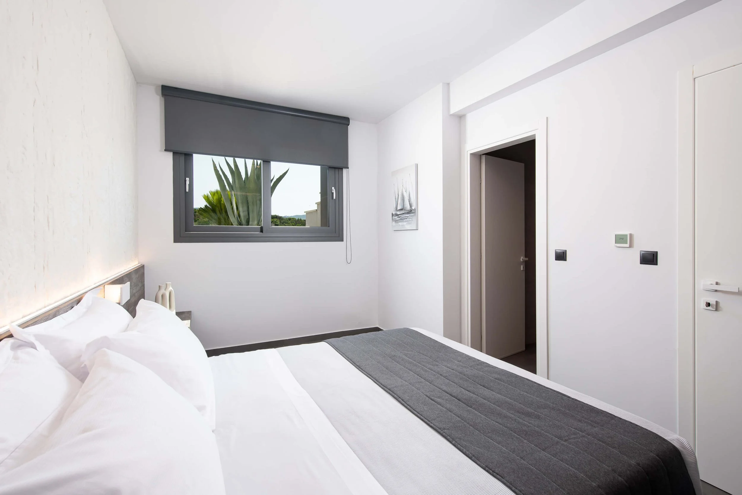 Horizon-Dream-Villas-Halkidiki-Sapphire Villa-bedroom-in-down-(3).jpg