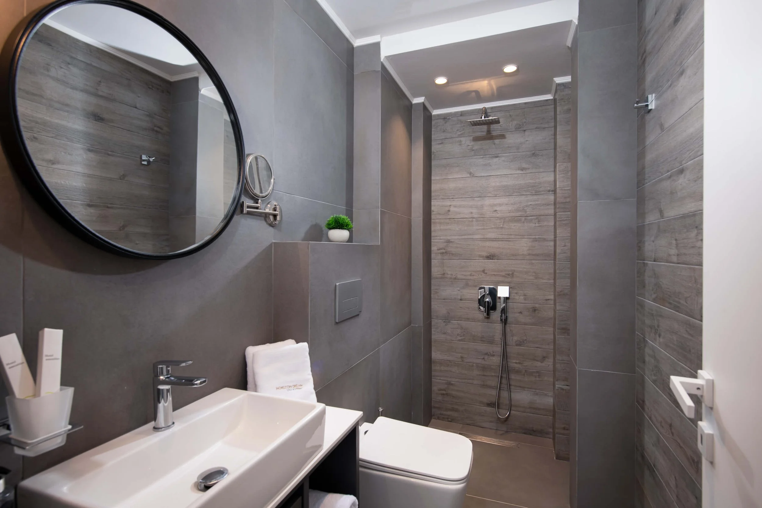 Luxurious bedroom in Sapphire Villa Halkidiki featuring rivate bathroom, king or queen-size bed and premium linen Kassandra, Hanioti