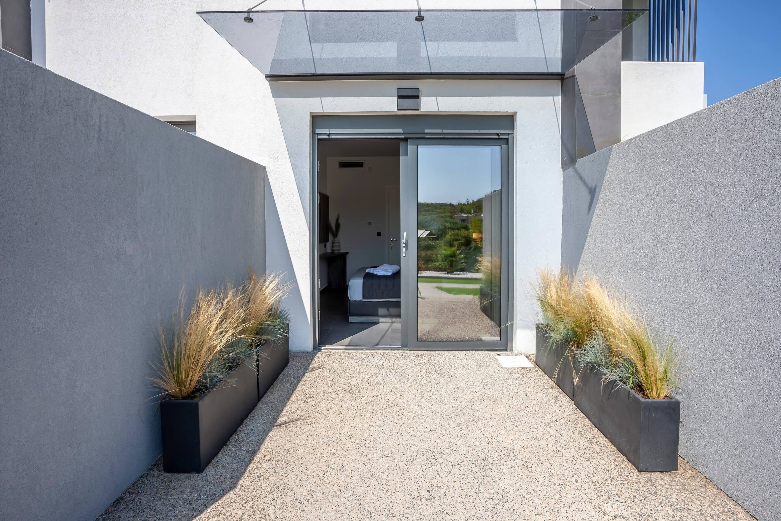 Horizon-Dream-Villas-Halkidiki-Sapphire-Villa bedroom-S-out-(1).jpg