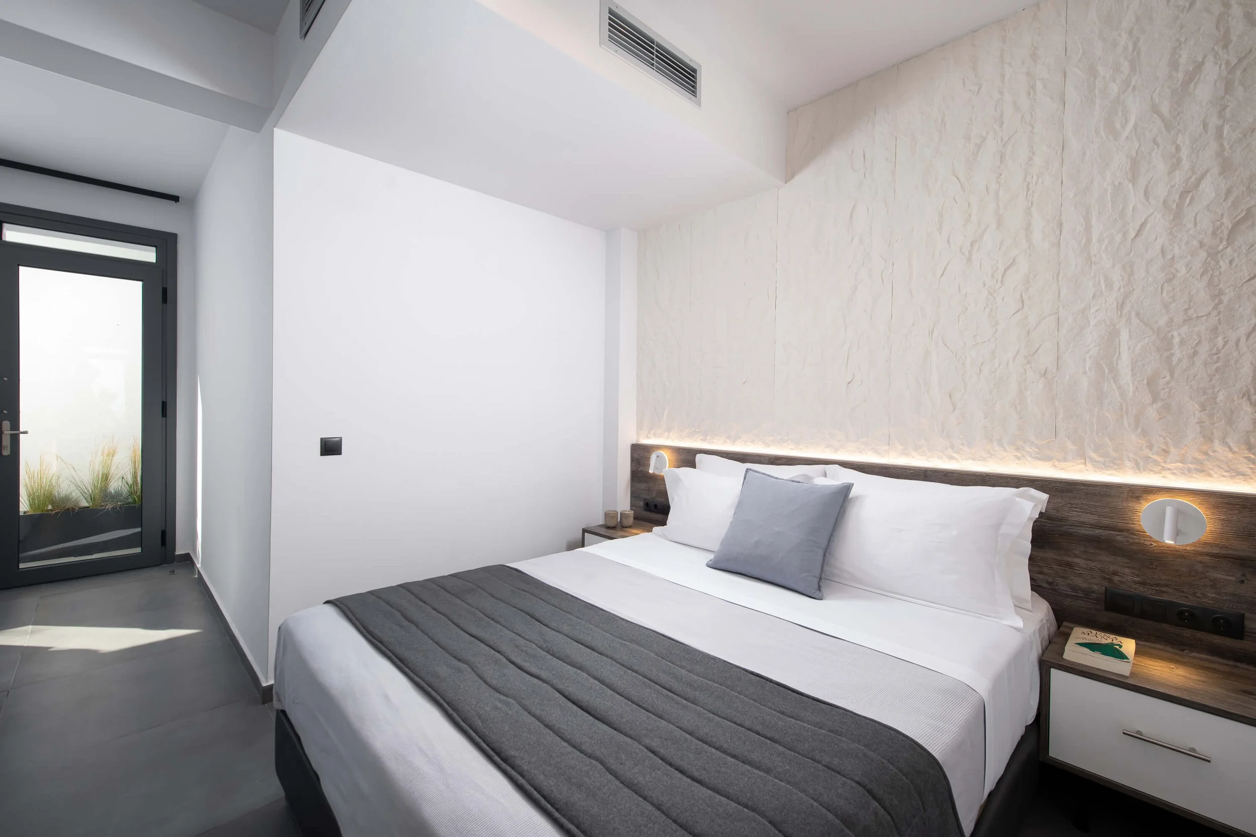 Luxurious bedroom in Sapphire Villa Halkidiki featuring rivate bathroom, king or queen-size bed and premium linen Kassandra, Hanioti