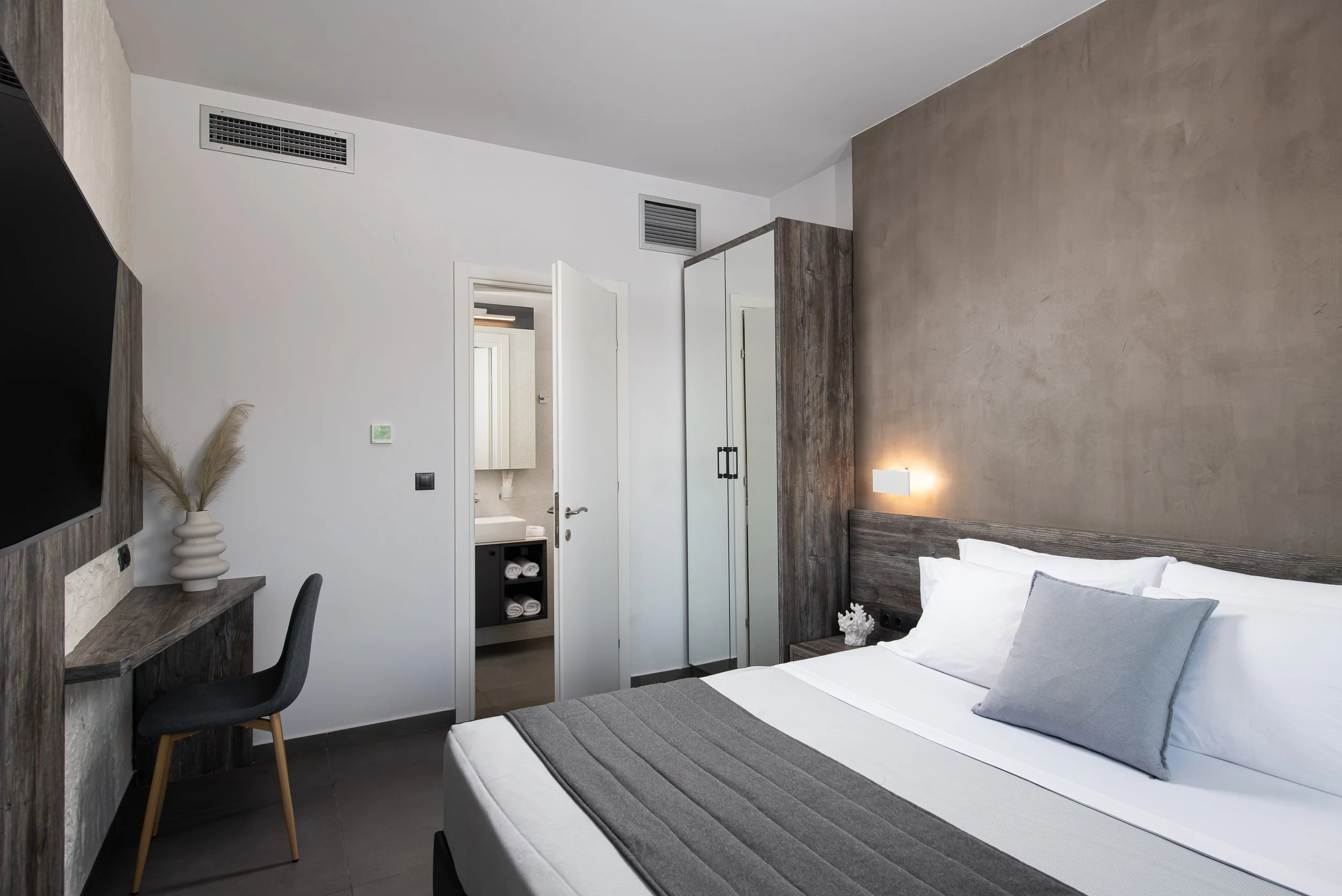 Horizon Dream Villas-Halkidiki- Sapphire Villa bedroom S out (8).jpg