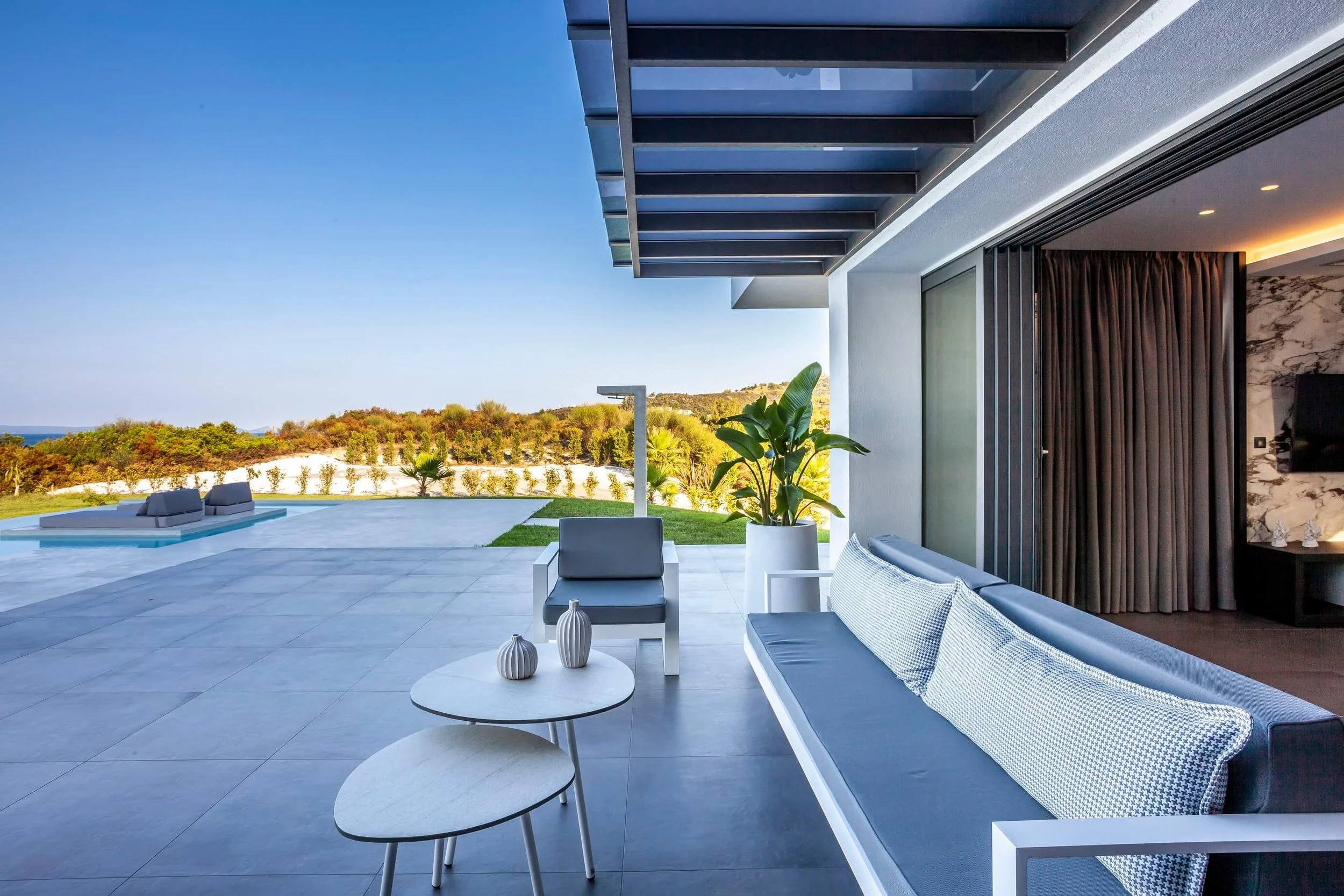 Horizon-Dream-Villas-Halkidiki-Sapphire-Villa-Pool-and-outside area-(3).jpg