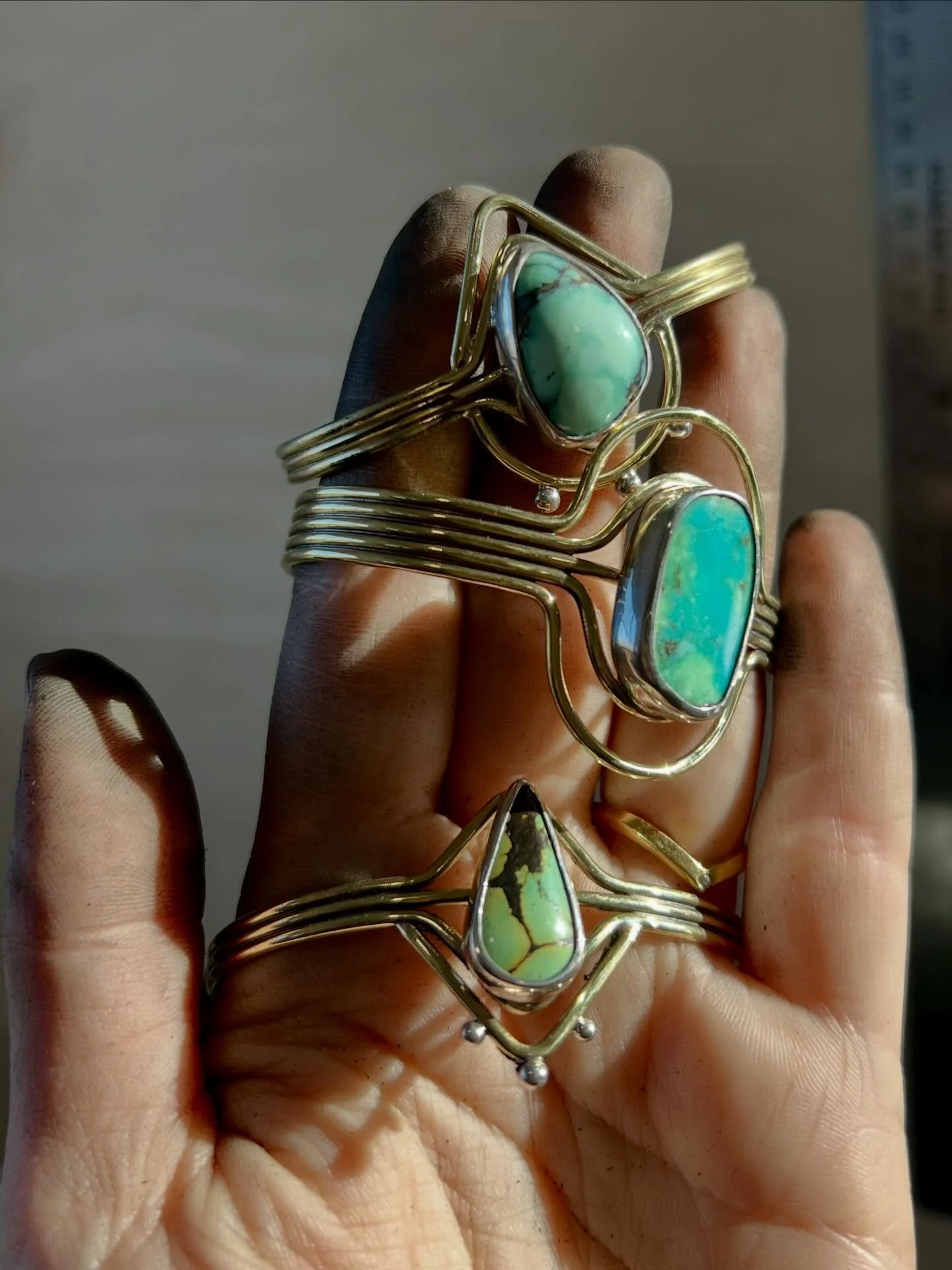 you can find me polishing like a little elf any spare moment i find so there will be nice little goodies at holiday markets next weekend ! 🔨 🧝
Nice Time Glass on Friday 2-8 and Firepink Clay Collective on Sunday 11-5!