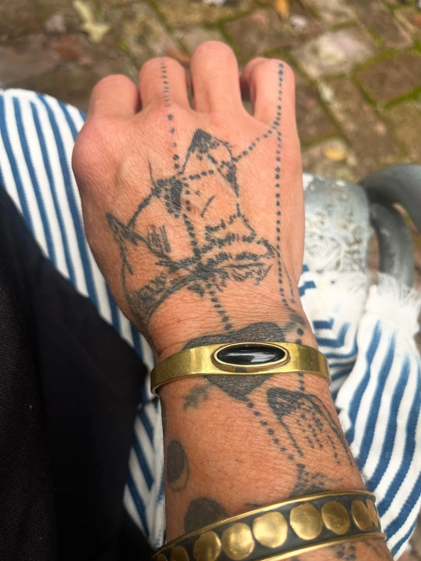 when pieces find their person 🫶 @_needles_eye 

brass + onyx cuff