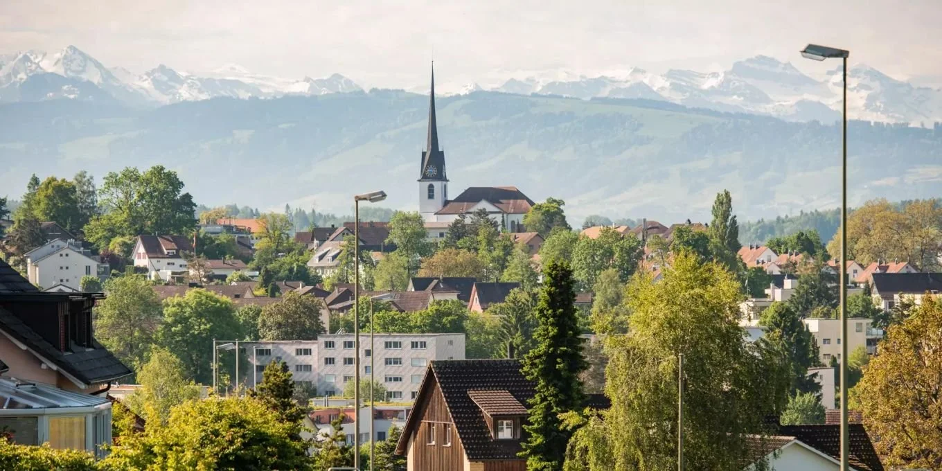 blick-auf-gossau-zh-und-im-hintergrund-die-reformierte-kirche.jpg